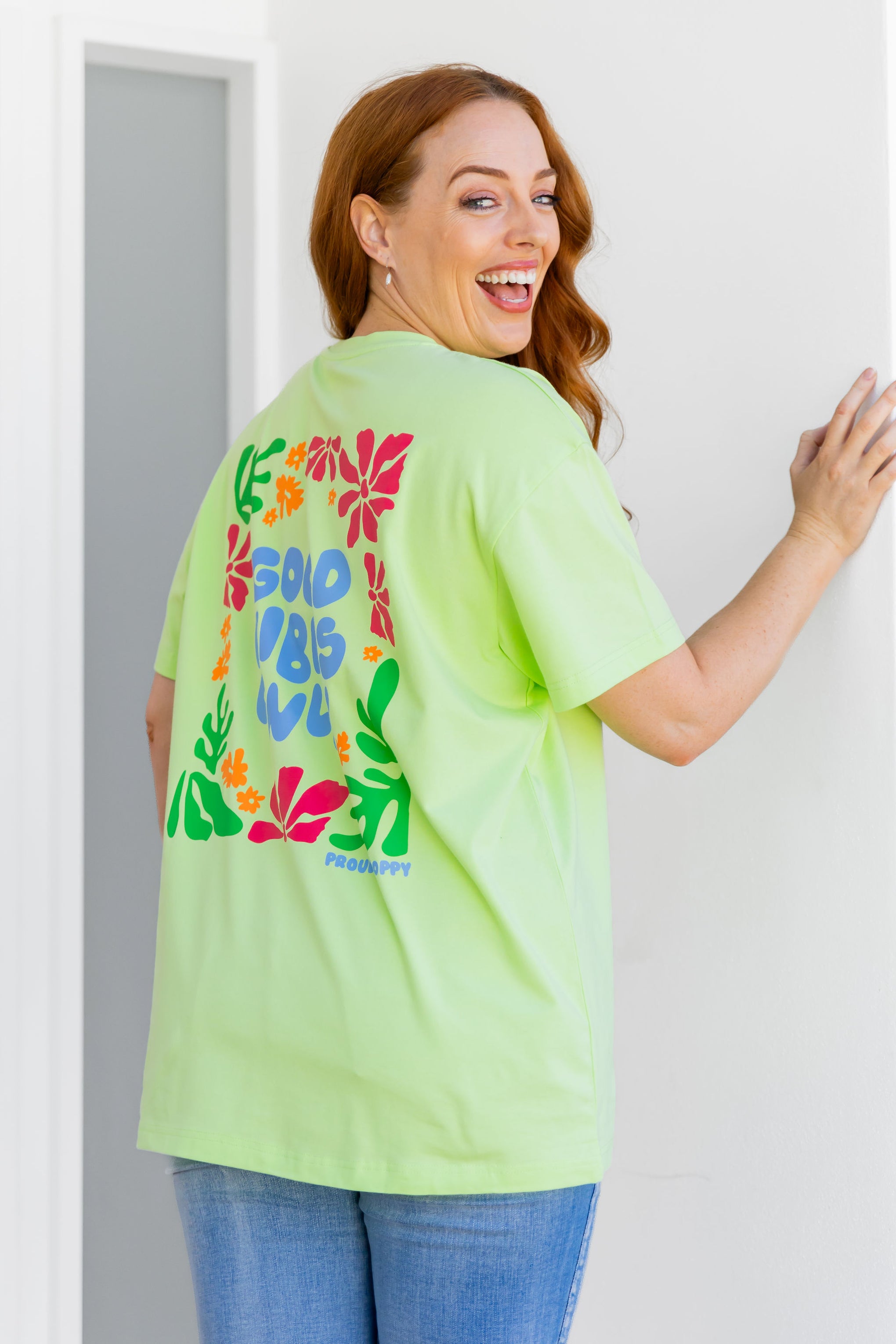 Good Vibes Tee in Apple