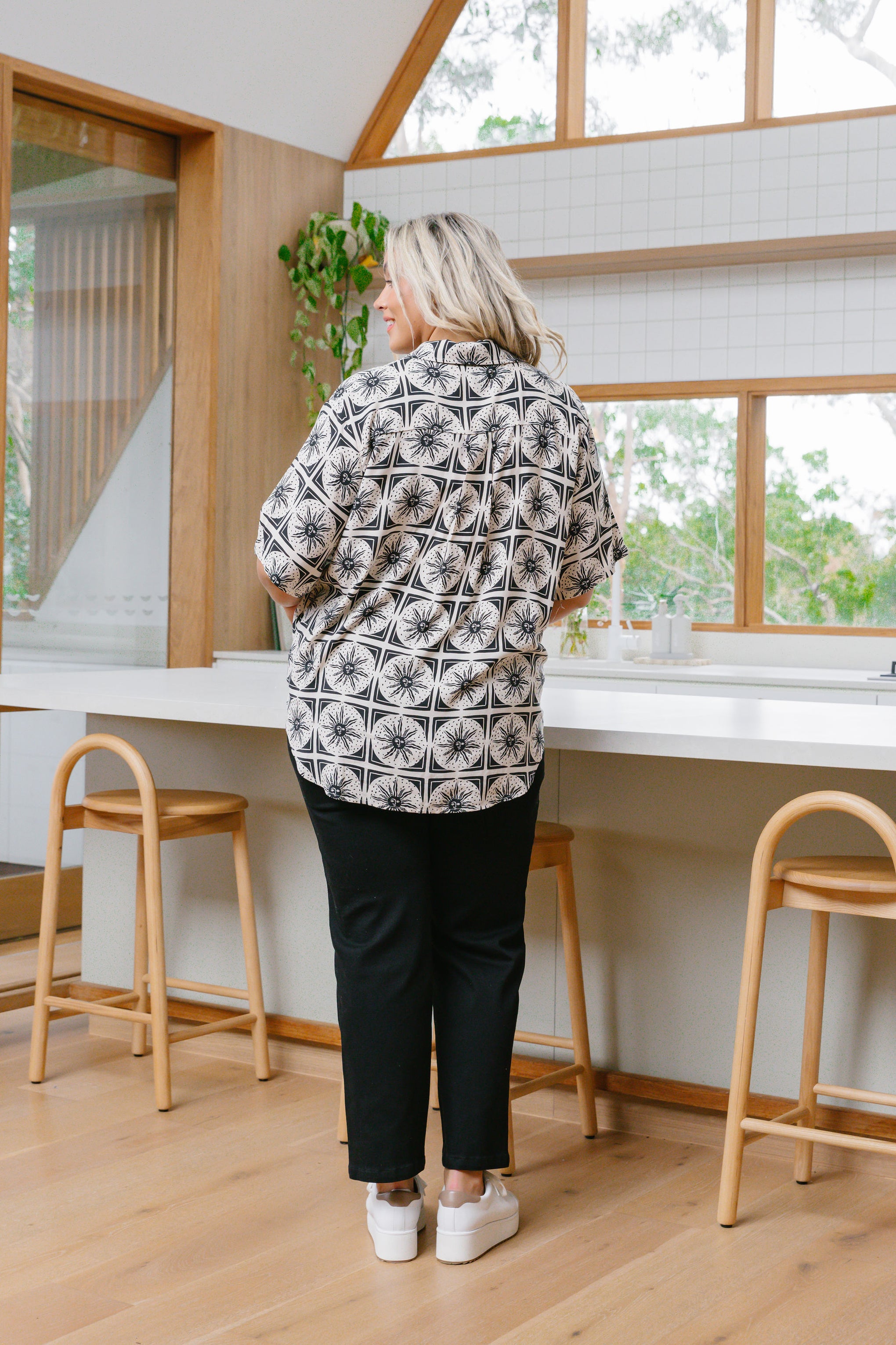 Samara Shirt In Chasing Sunlight Black
