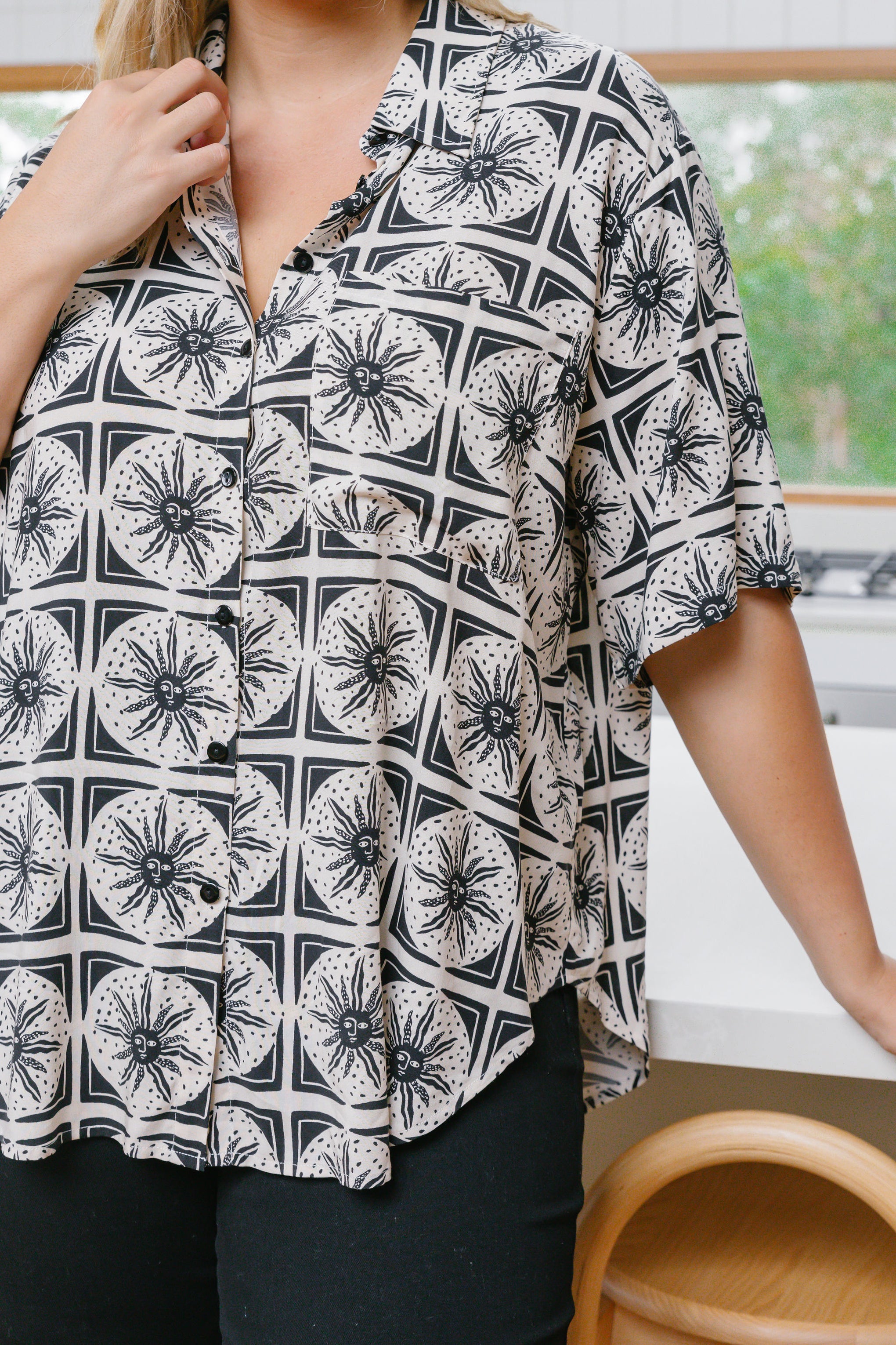 Samara Shirt In Chasing Sunlight Black