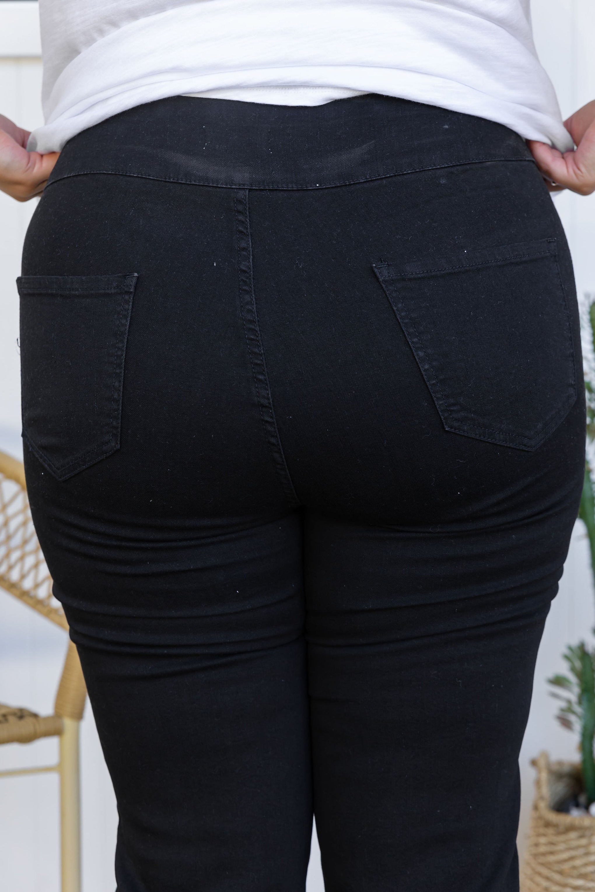 Lara Pull on Jeans in Black