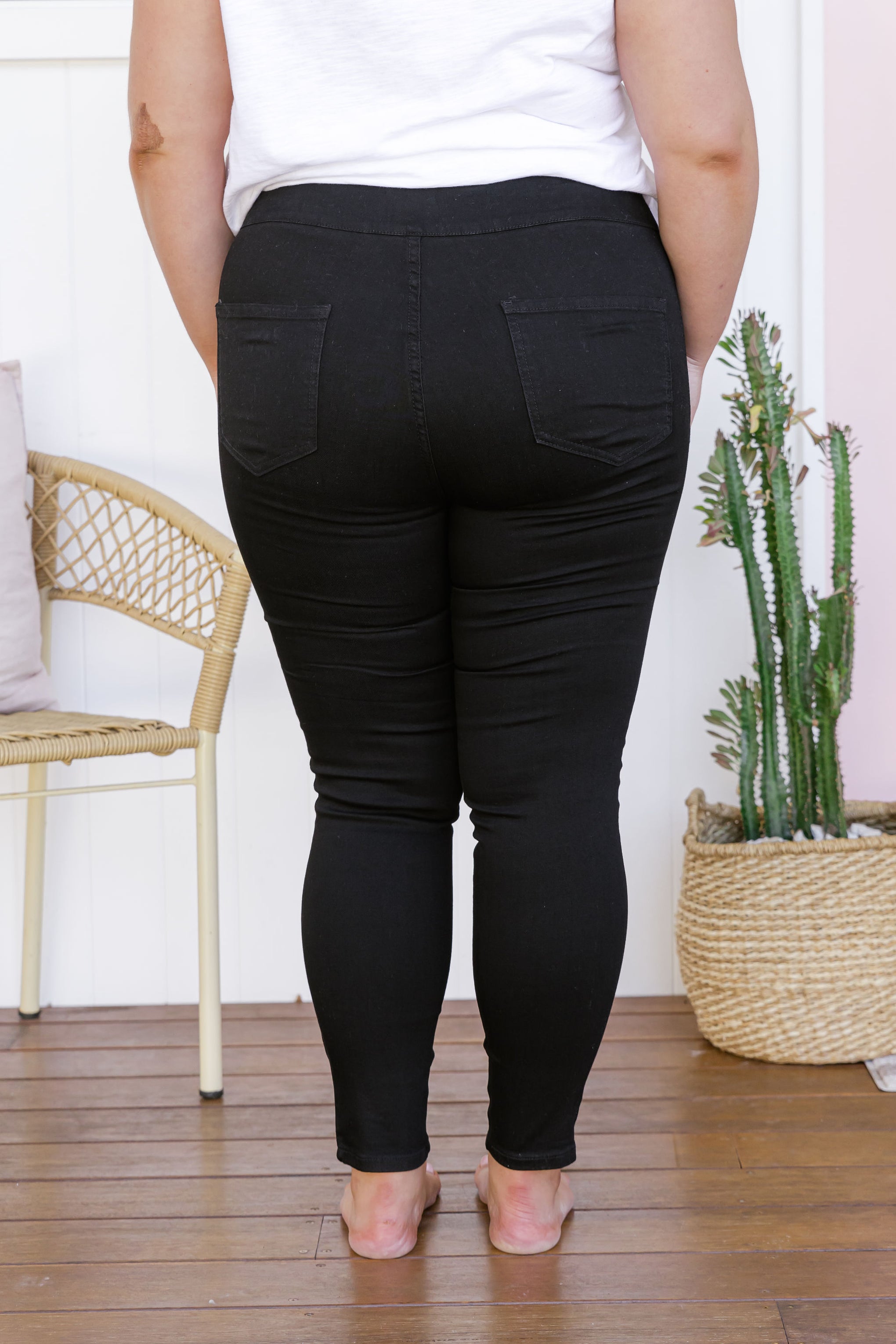 Corey Pull on Jeans in Black