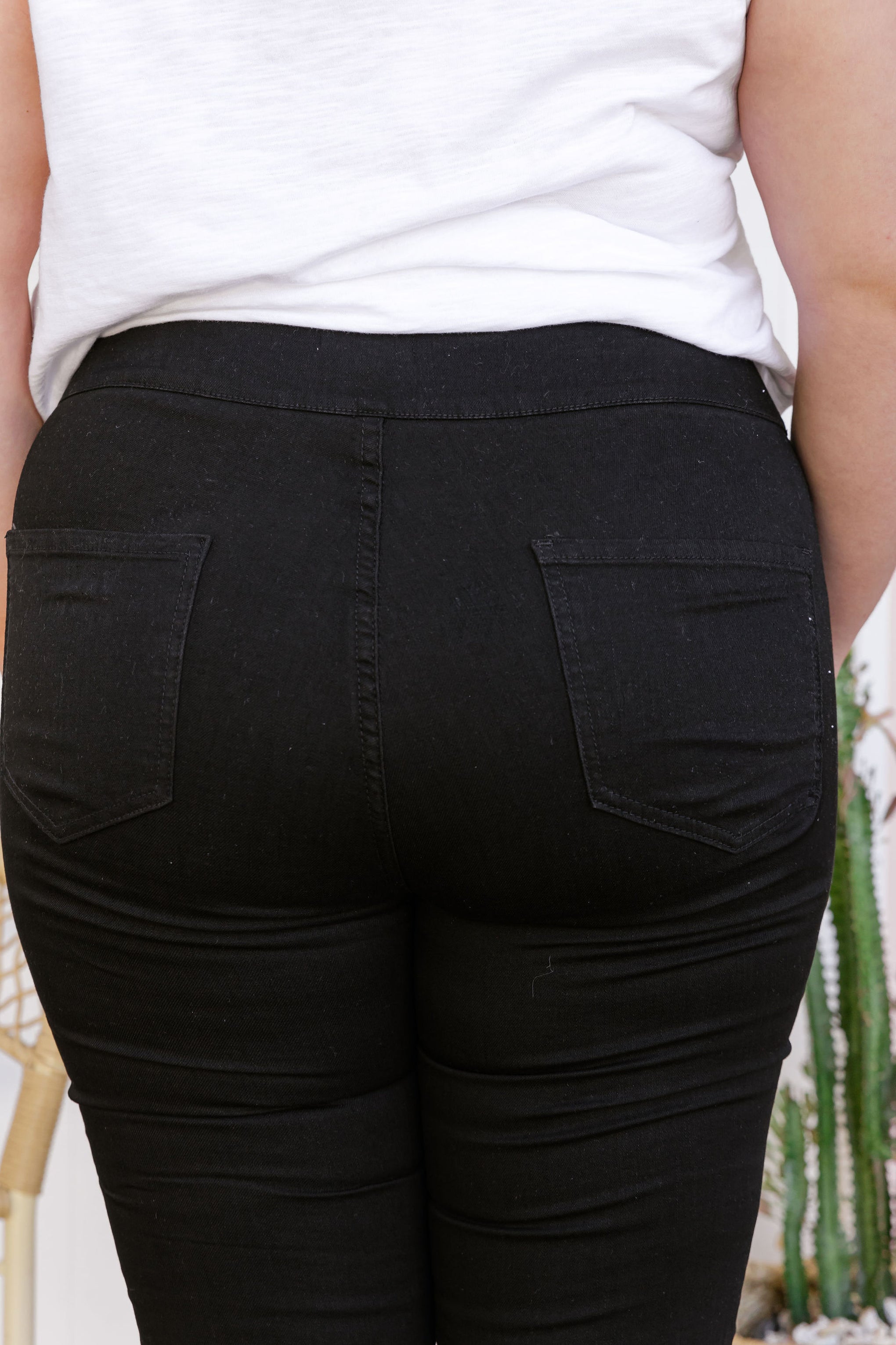 Corey Pull on Jeans in Black