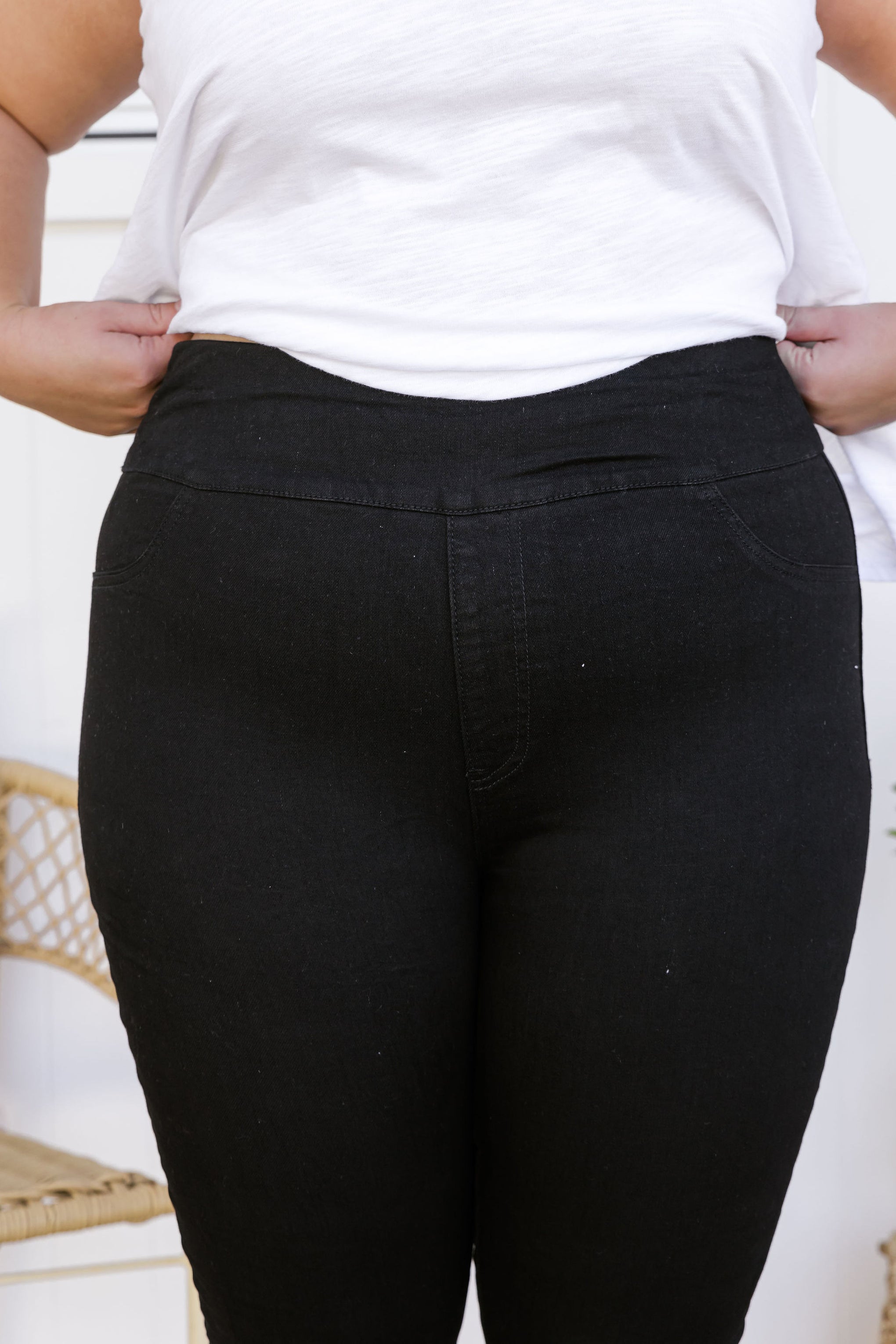 Corey Pull on Jeans in Black