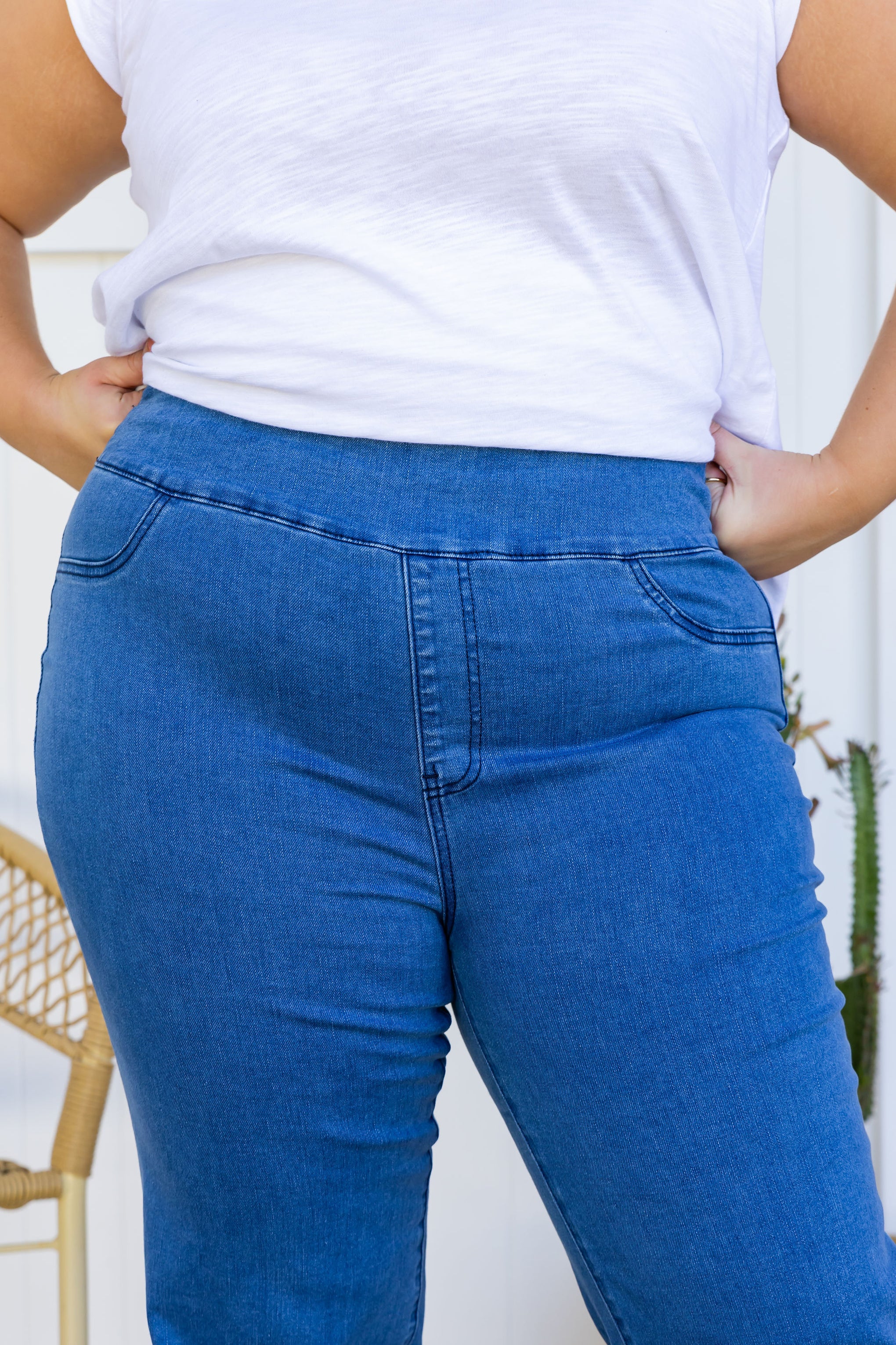 Lara Pull on Jeans in Mid Blue