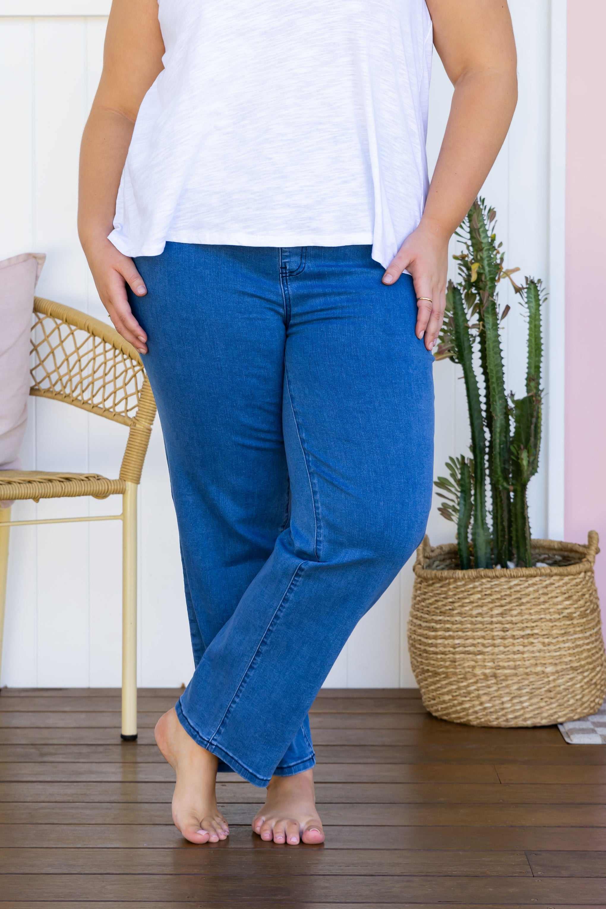 Lara Pull on Jeans in Mid Blue