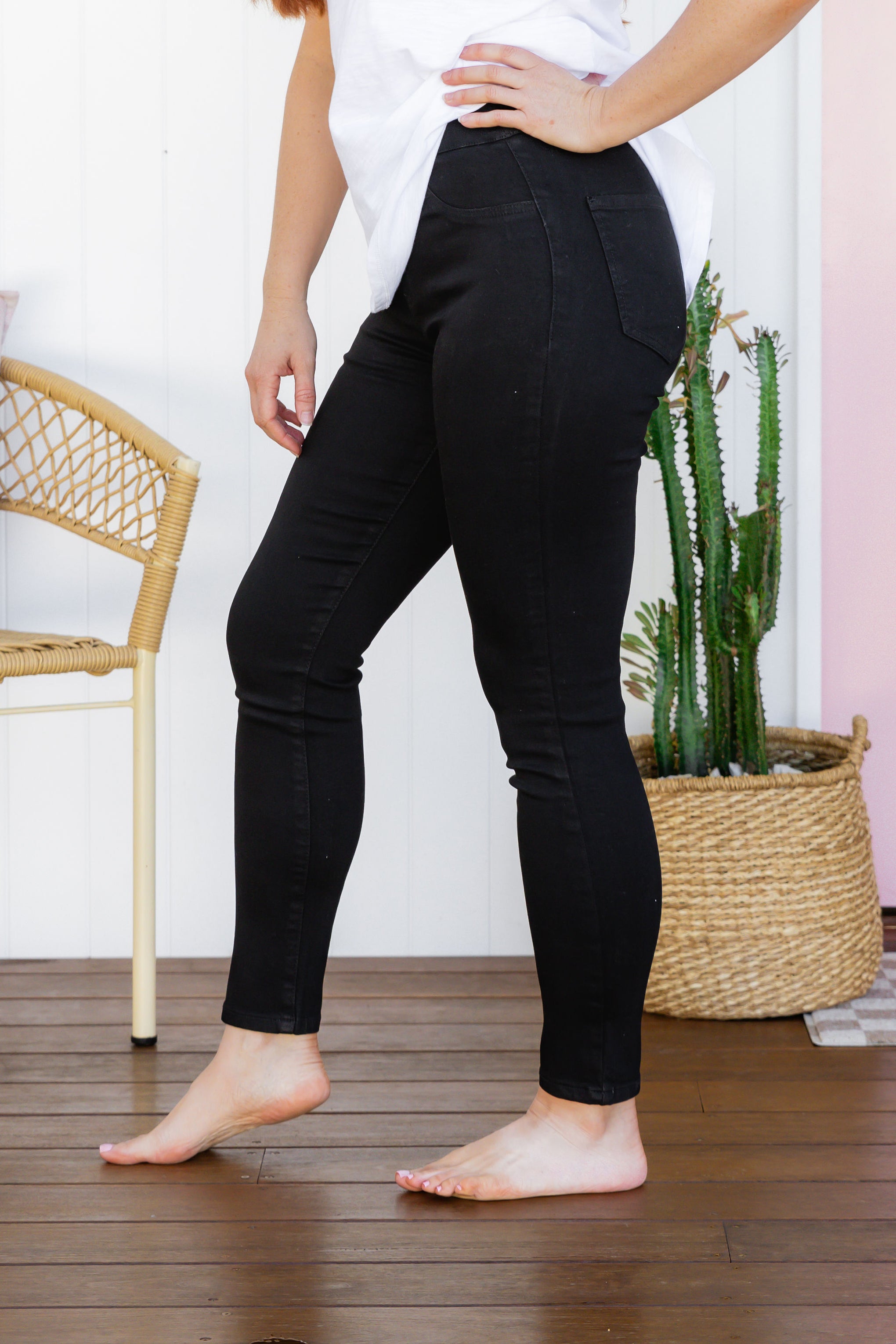 Corey Pull on Jeans in Black