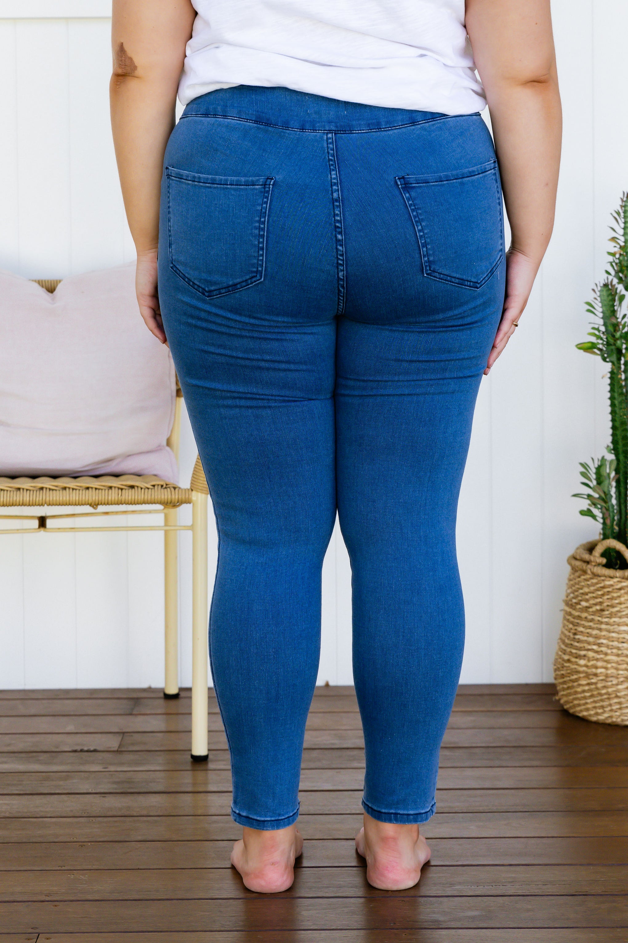 Corey Pull on Jeans in Mid Blue