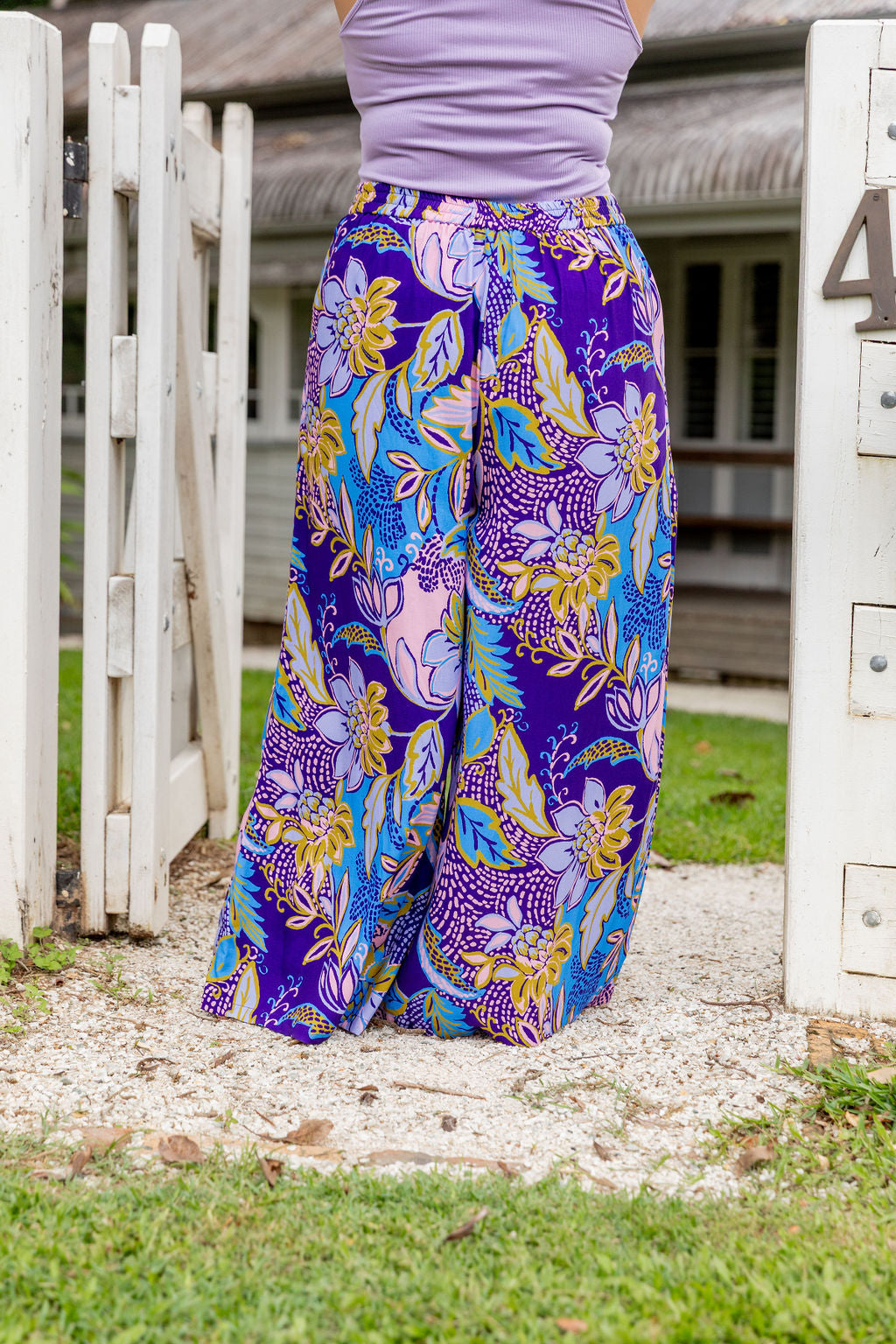 Larsa Pant in Kosum