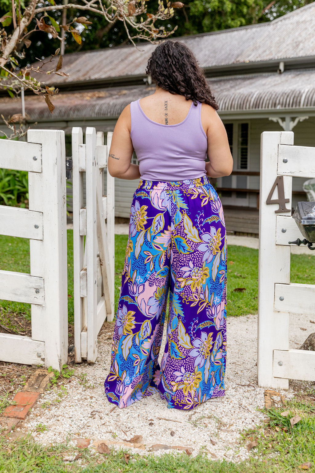 Larsa Pant in Kosum