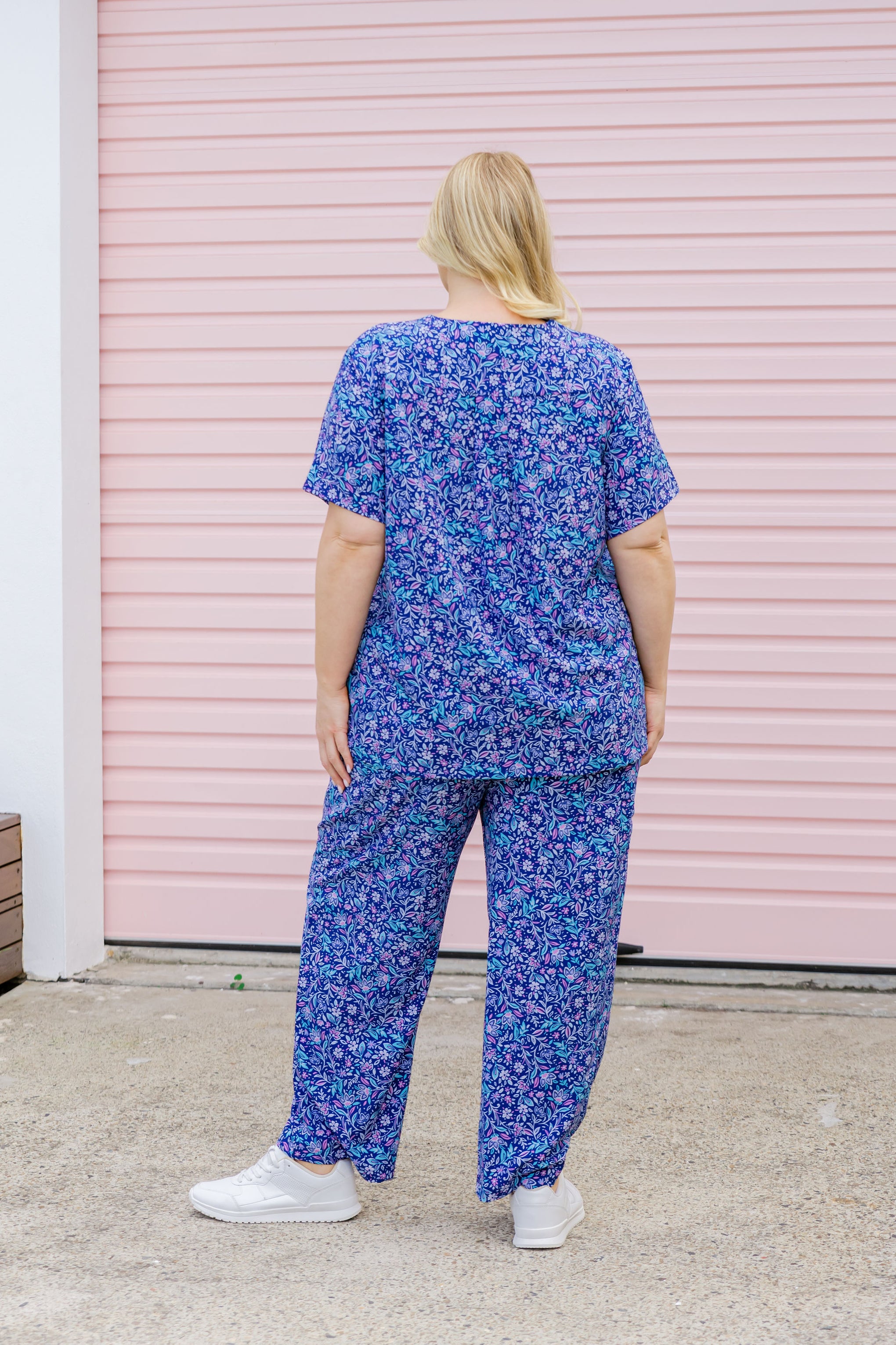Jazz Scrubs Set in Jasmine