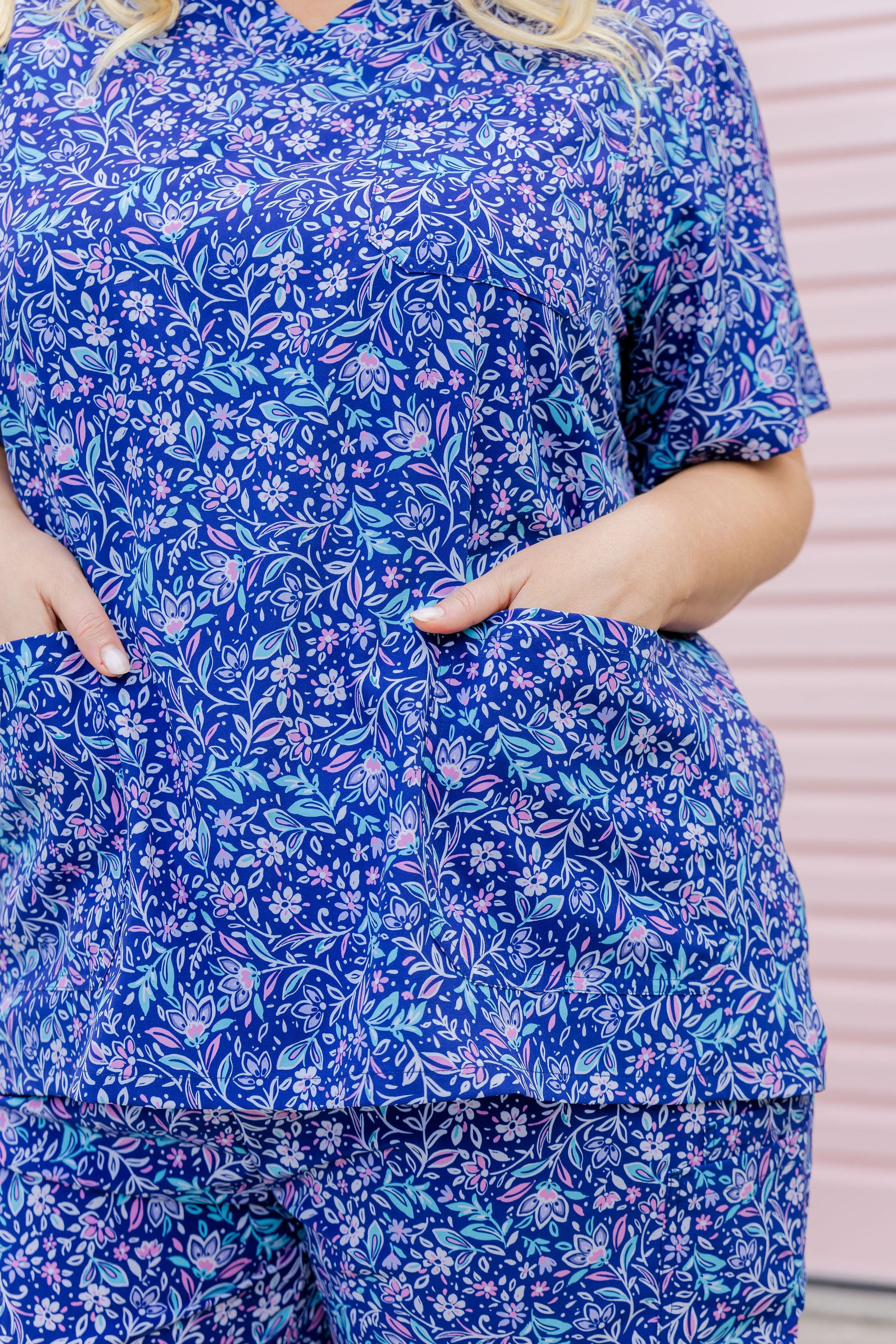 Jazz Scrubs Set in Jasmine