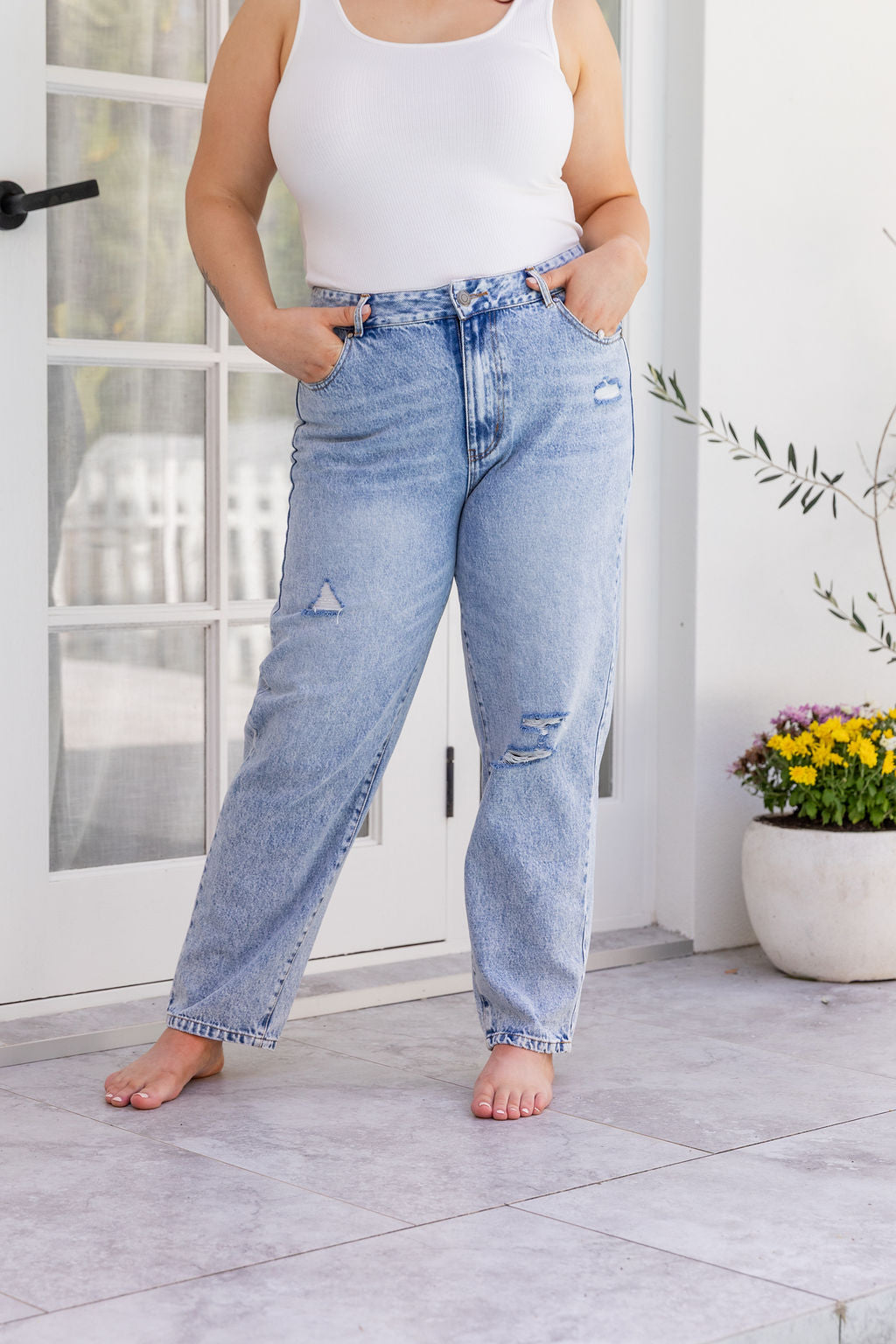 Cerys Jeans in Light Blue Acid Wash