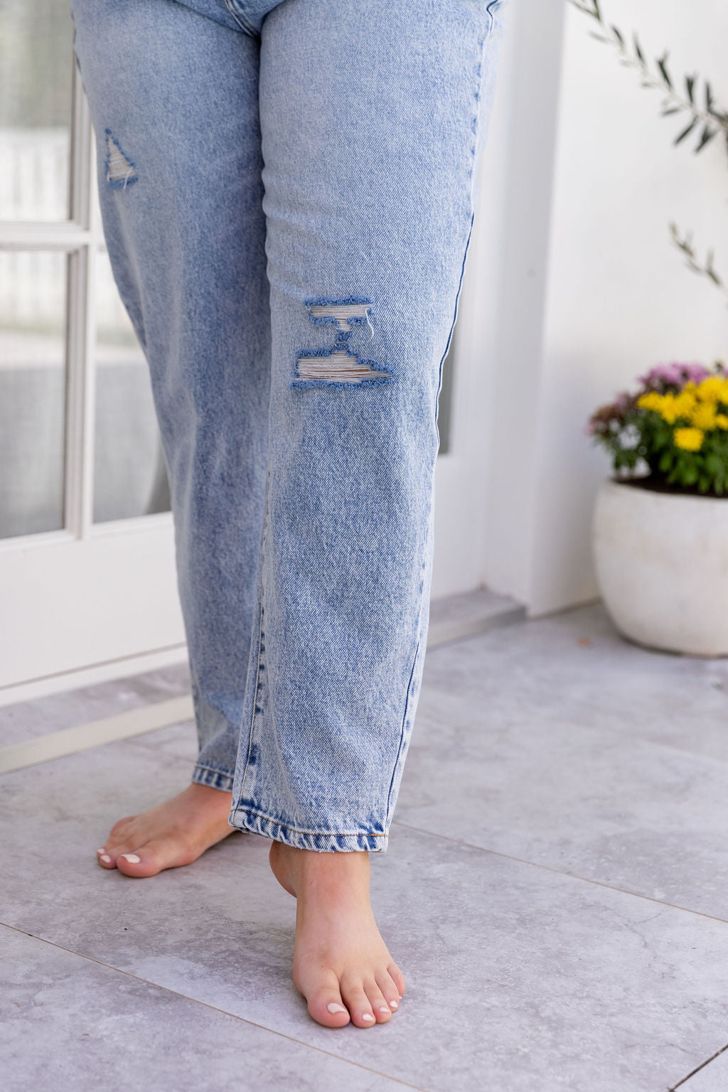 Cerys Jeans in Light Blue Acid Wash