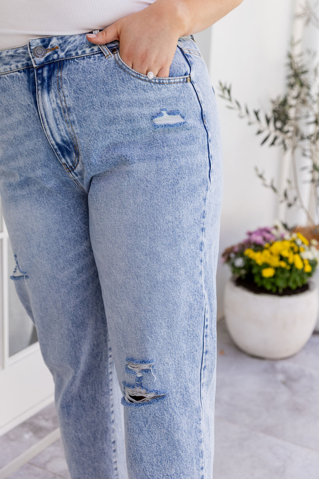 Cerys Jeans in Light Blue Acid Wash