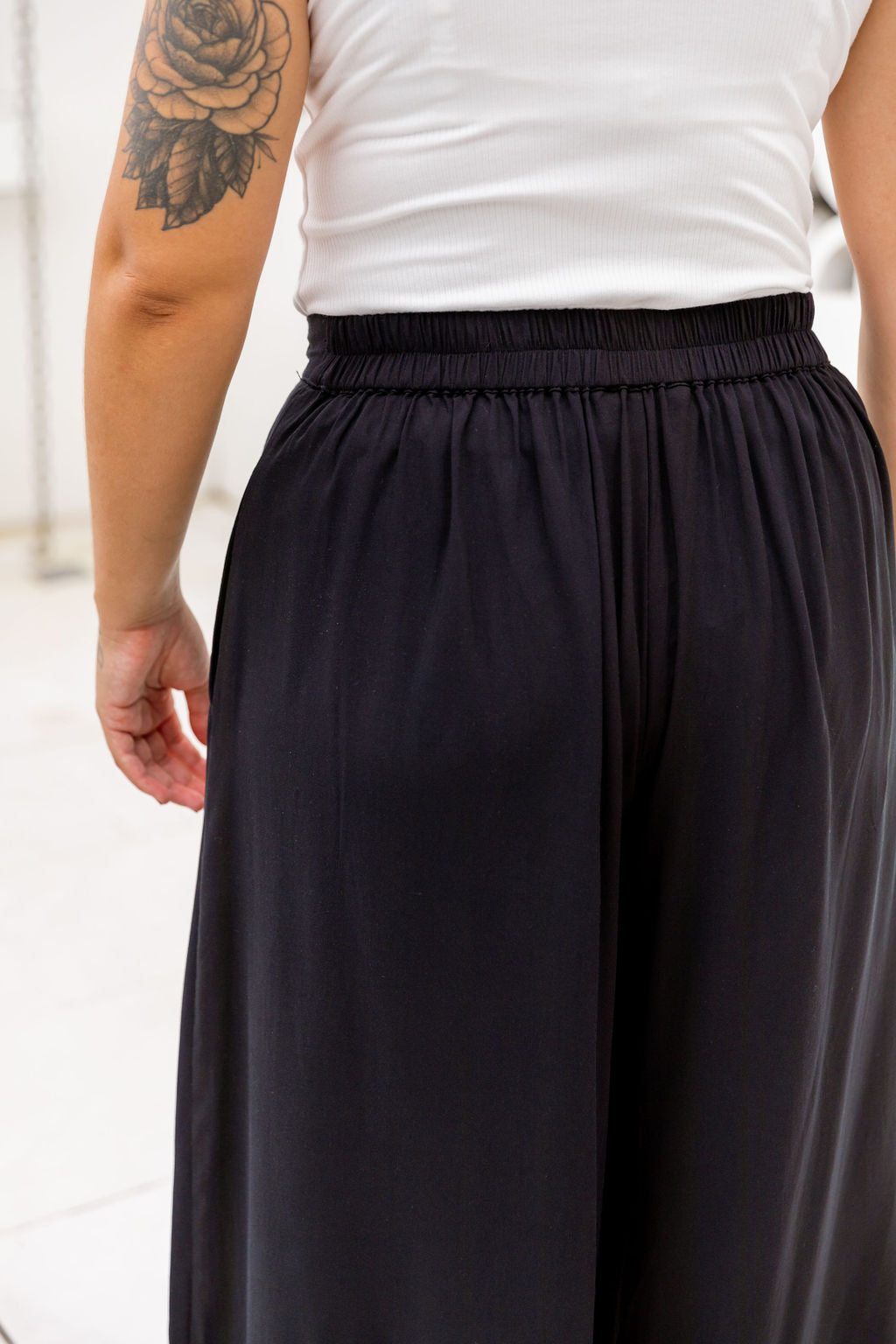 Larsa Pants in Black