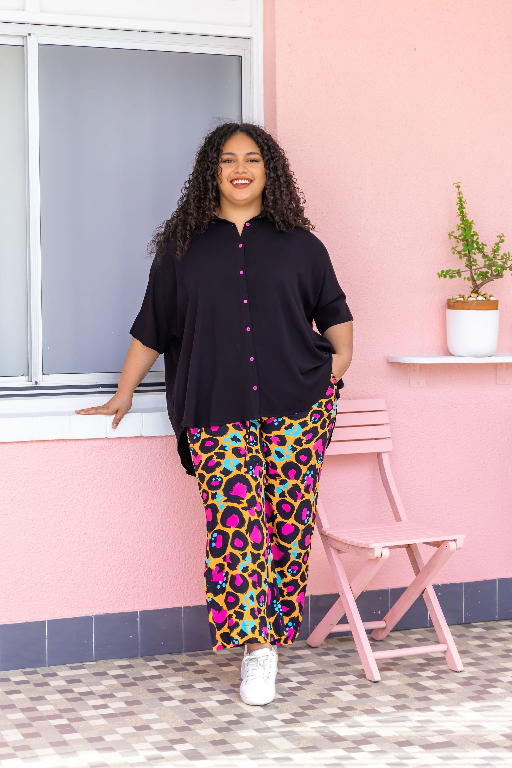 Tammin Shirt In Black with Pink Buttons