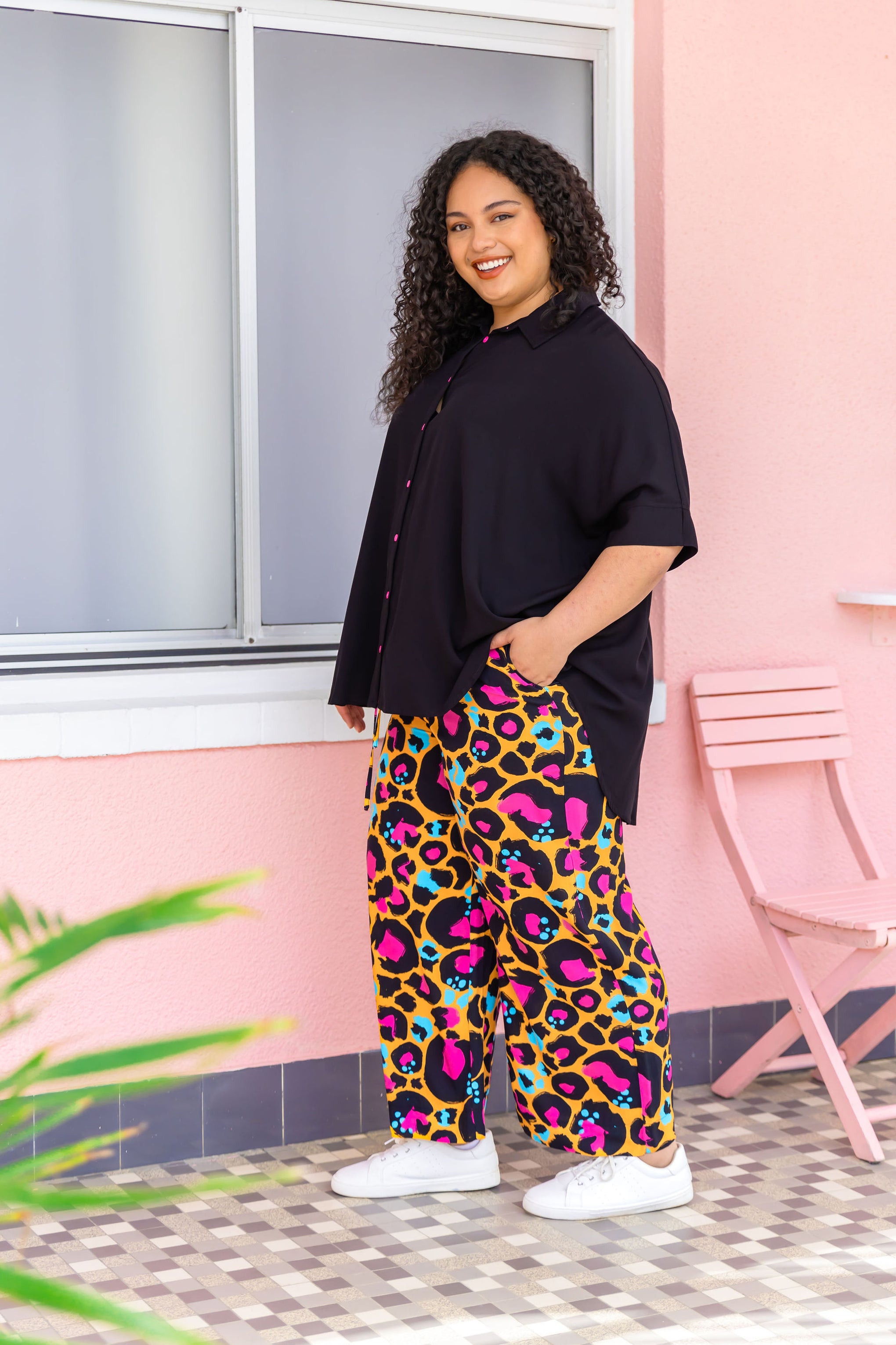 Tammin Shirt In Black with Pink Buttons