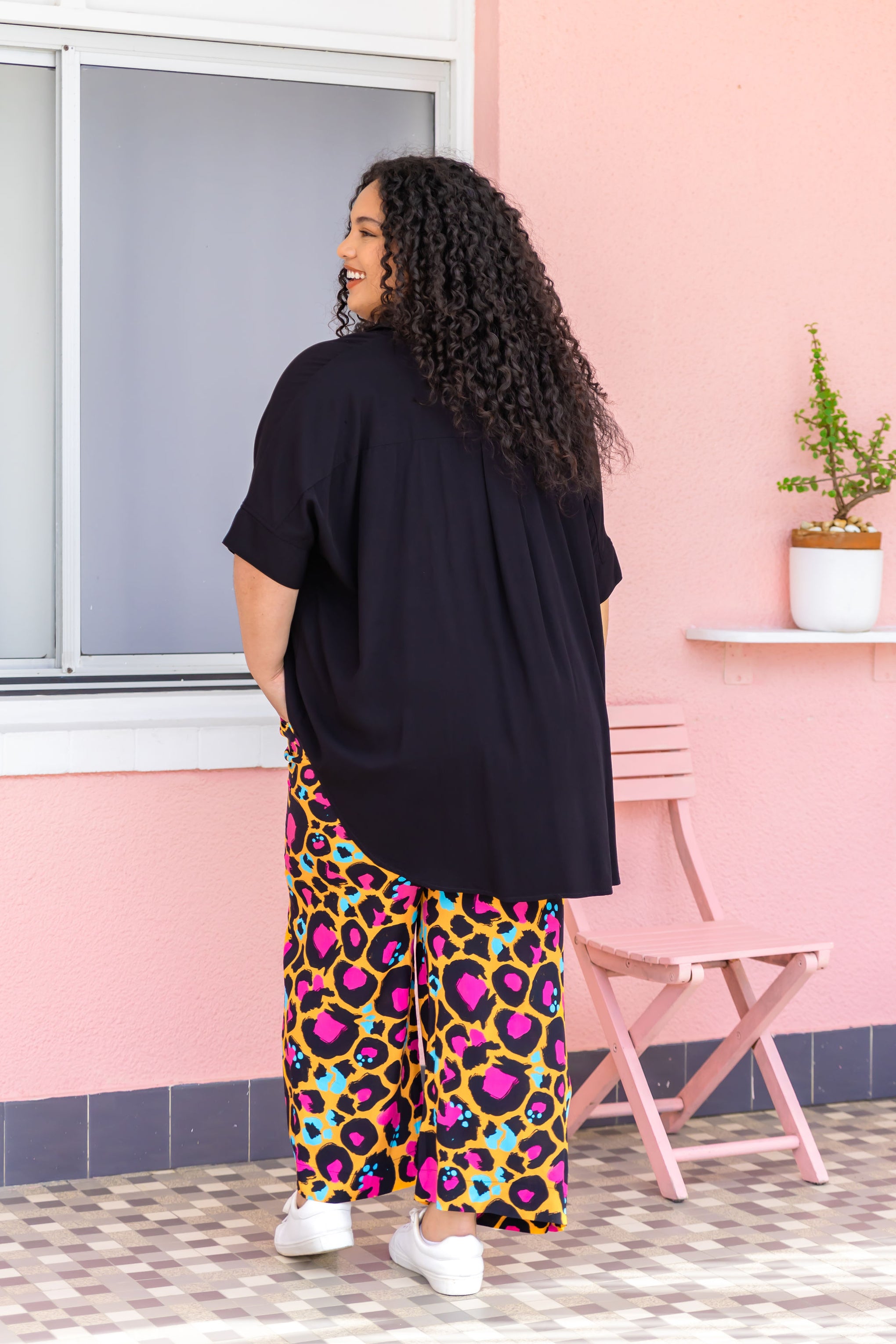 Tammin Shirt In Black with Pink Buttons