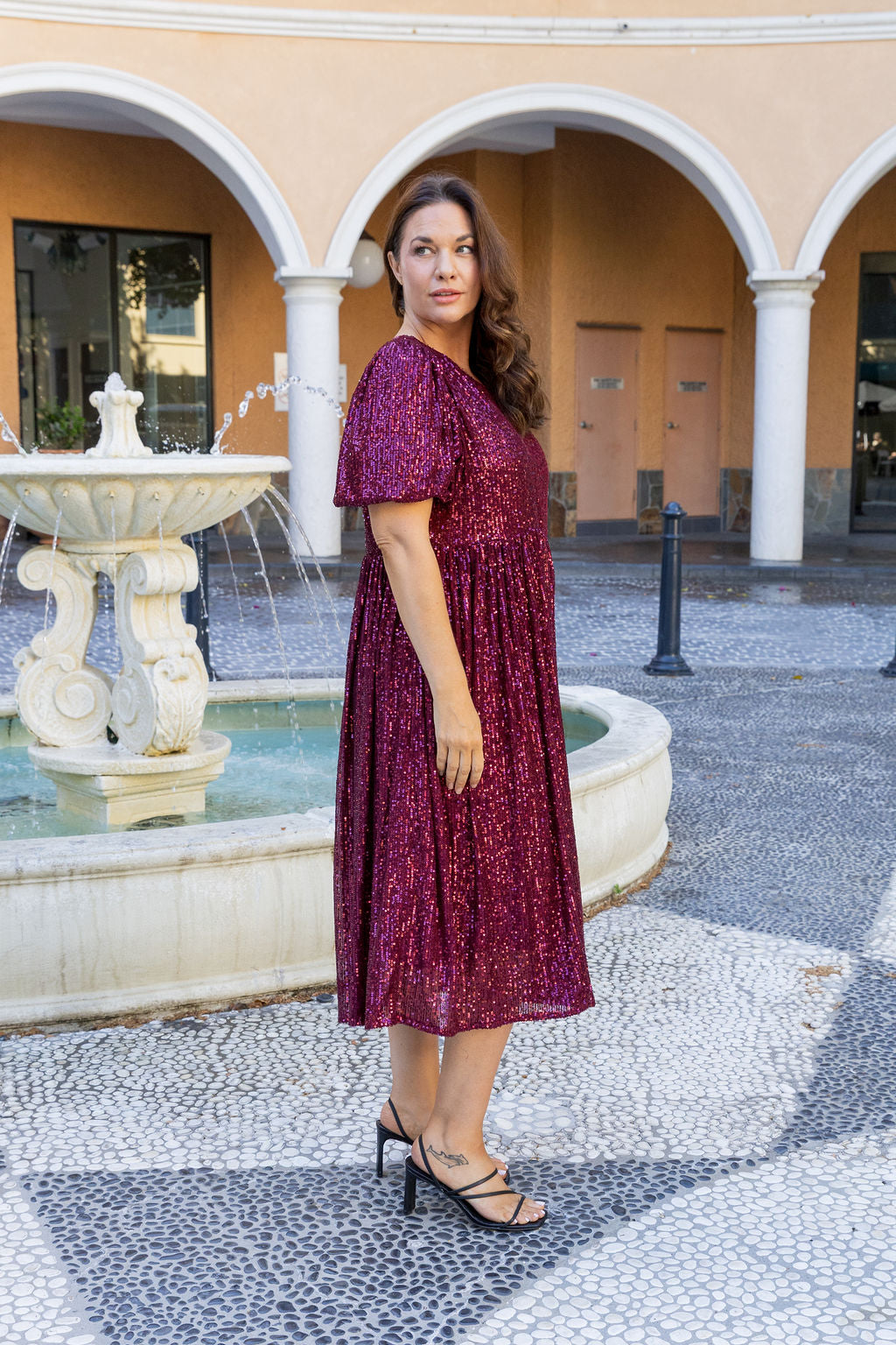 Glimmer Sequin Midi Dress in Wine