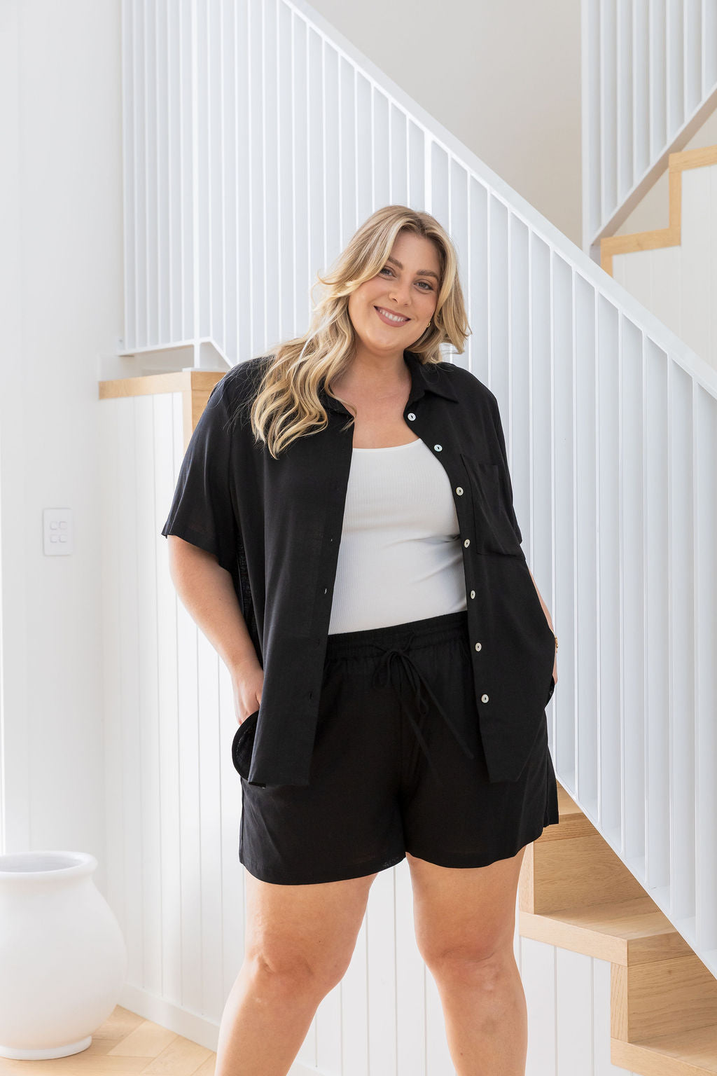 Harlow Linen Blend Shorts in Black