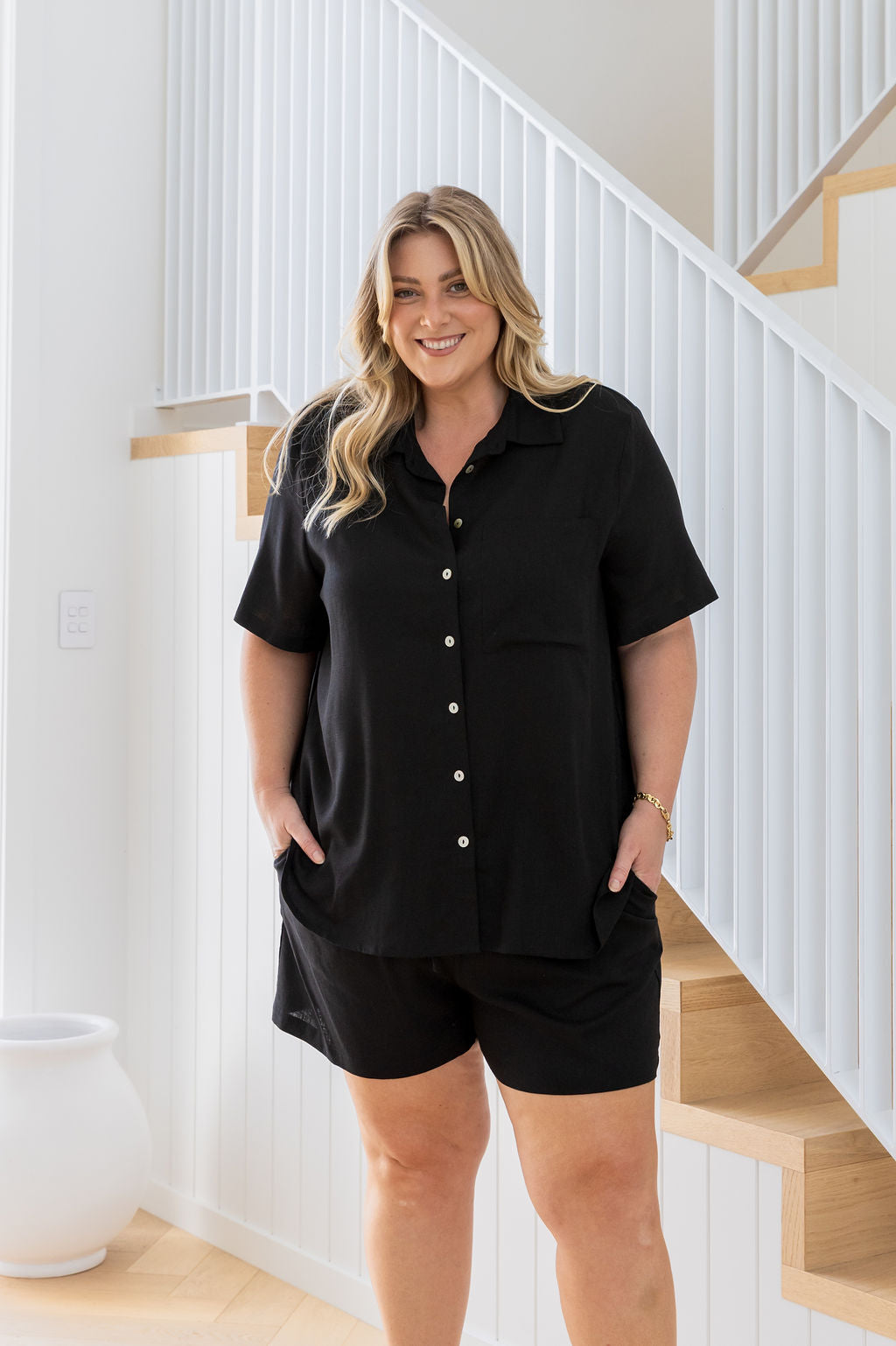 Harlow Linen Blend Shorts in Black