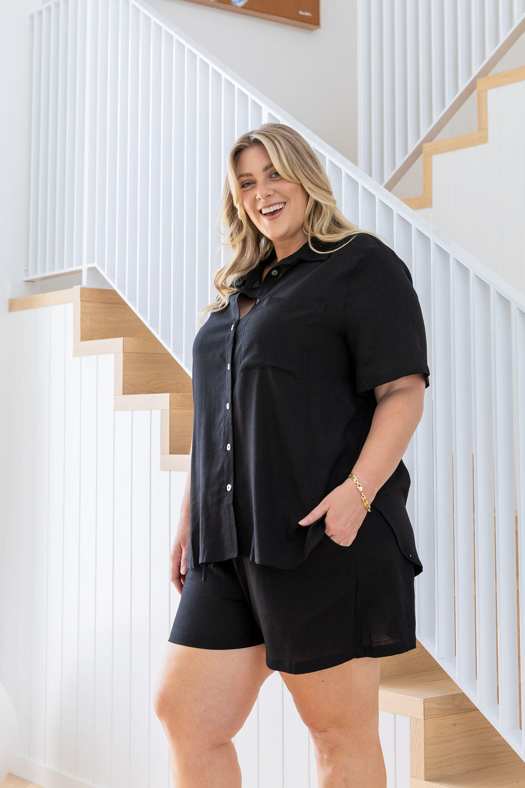 Harlow Linen Blend Shorts in Black