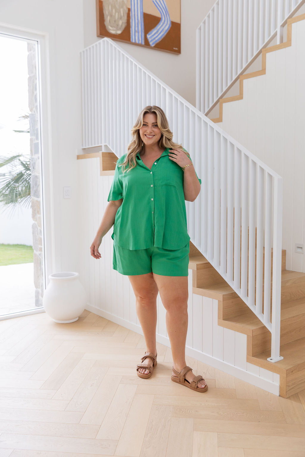 Harlow Linen Blend Shorts in Apple