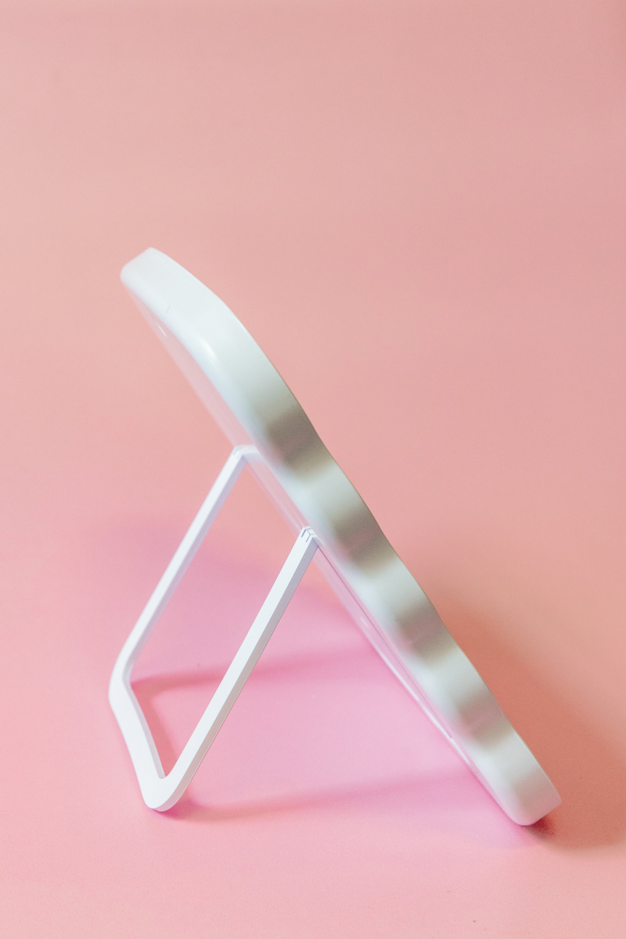 LED Wavy Travel Mirror in White