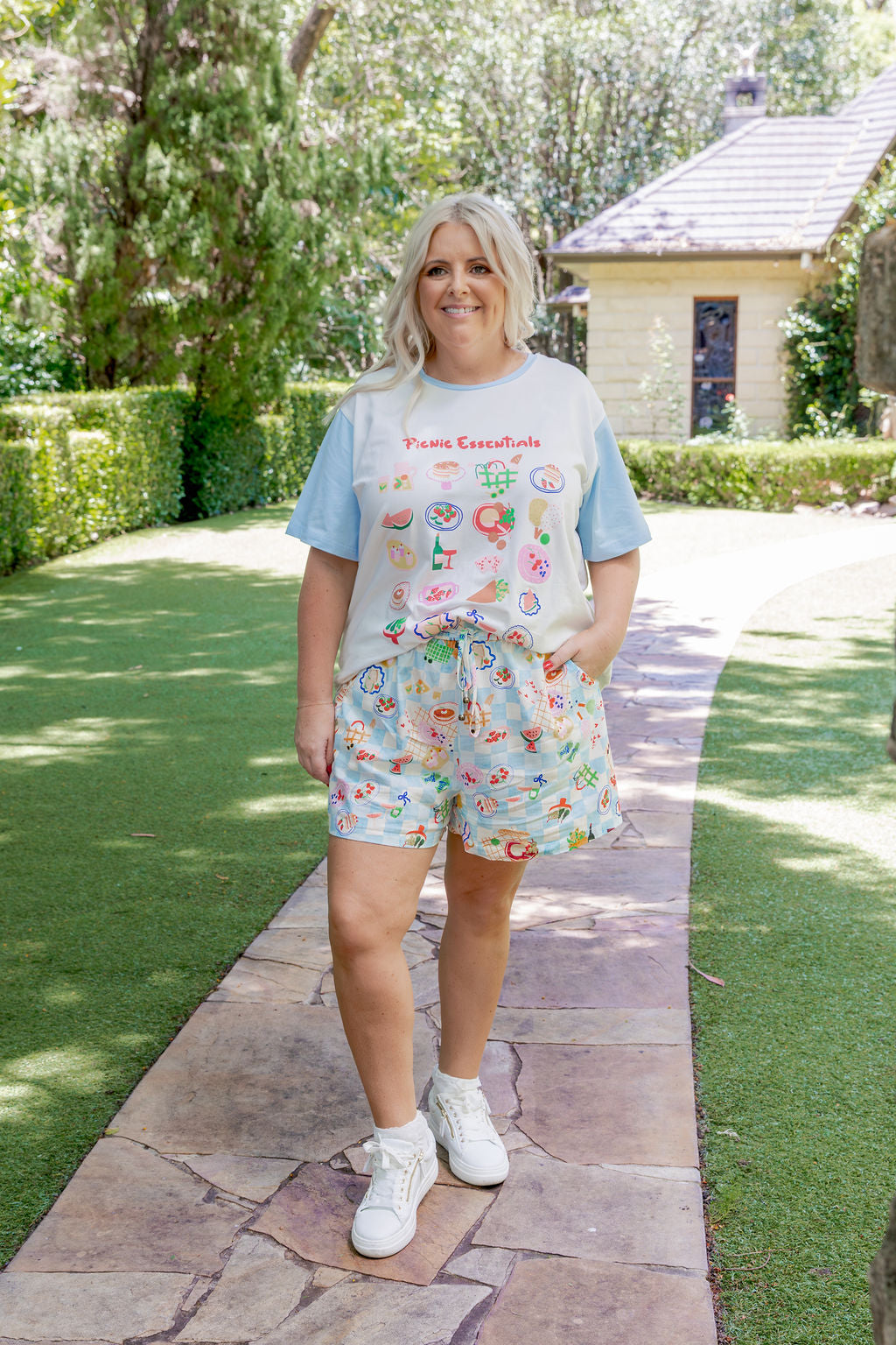 Harlow Linen Blend Shorts in Picnic