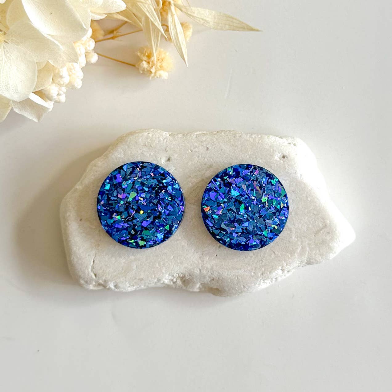Resin Studs- Glitter: Sea Blue / Medium