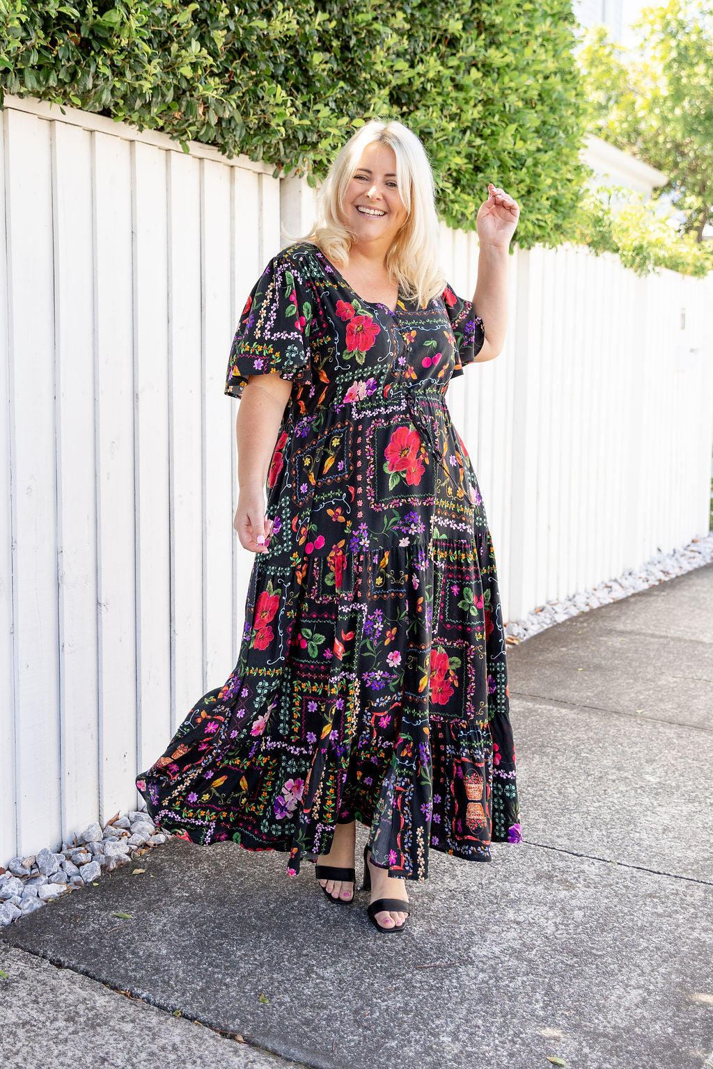 Bonnie Maxi Dress in Sweet Bee