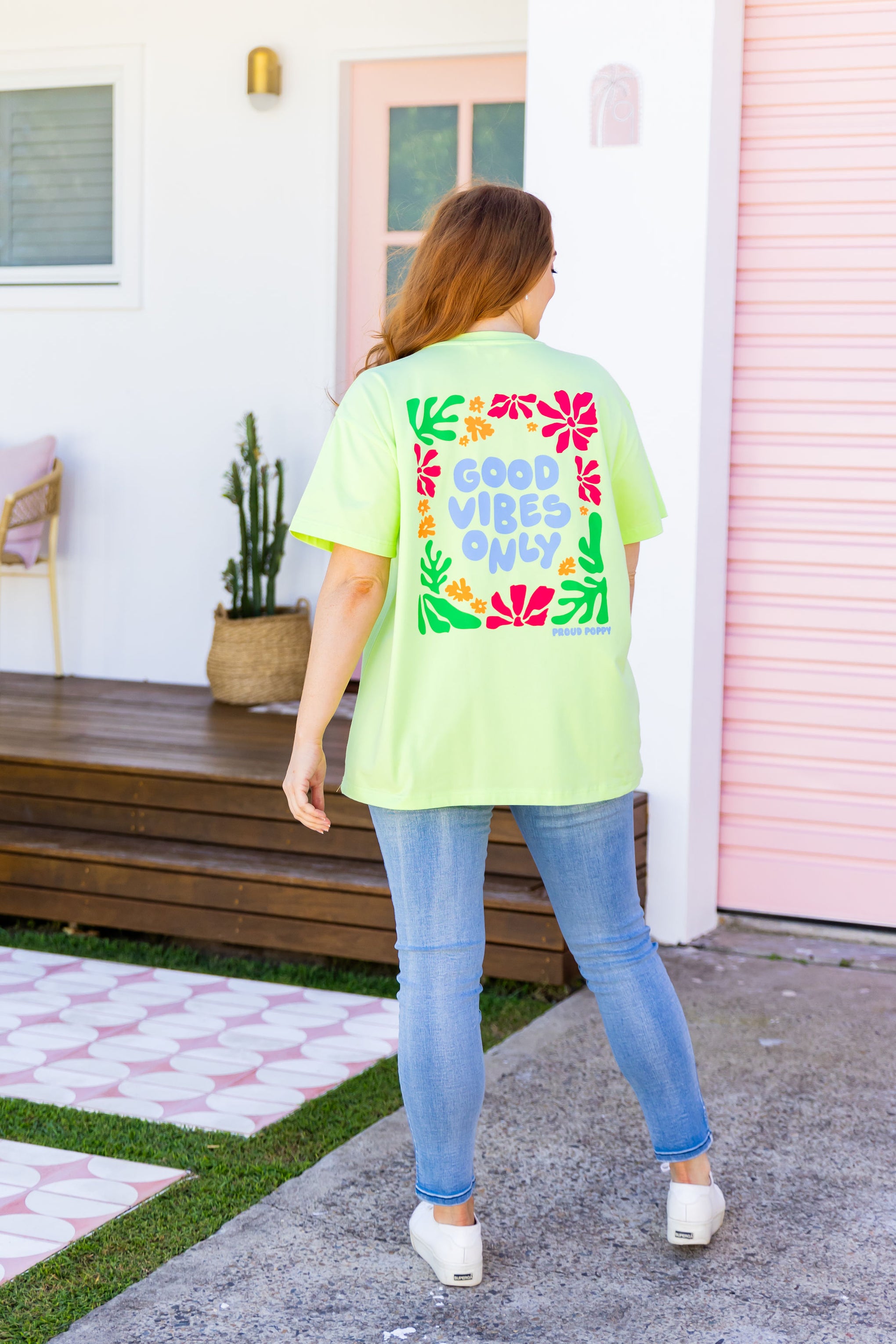 Good Vibes Tee in Apple