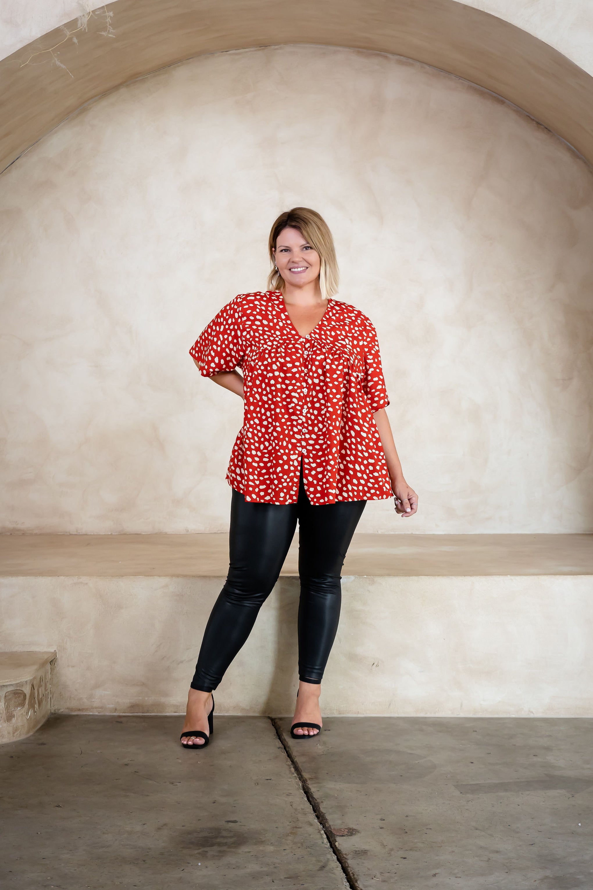 Tiggy Spot Cotton Peak Top in Savanah