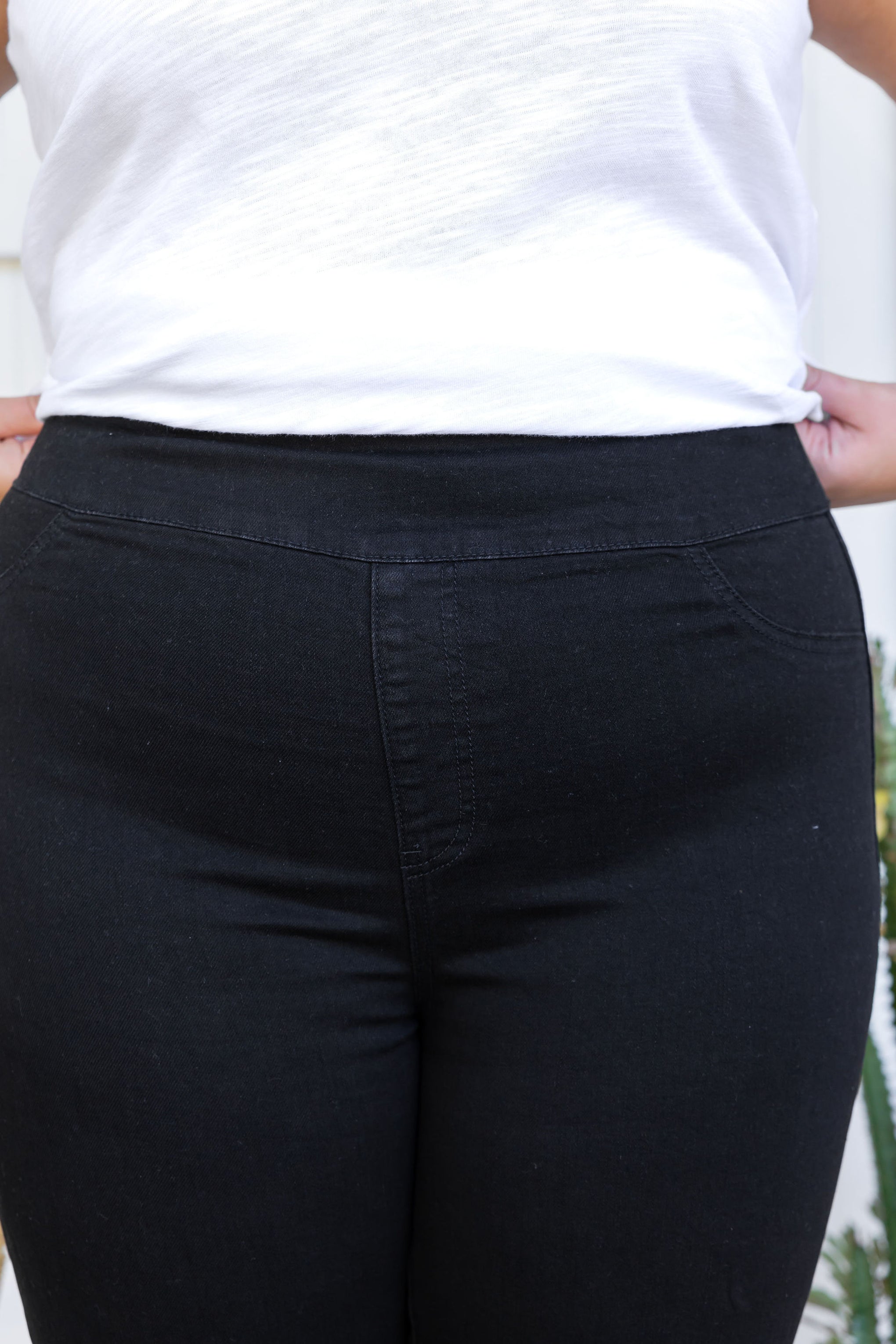 Lara Pull on Jeans in Black