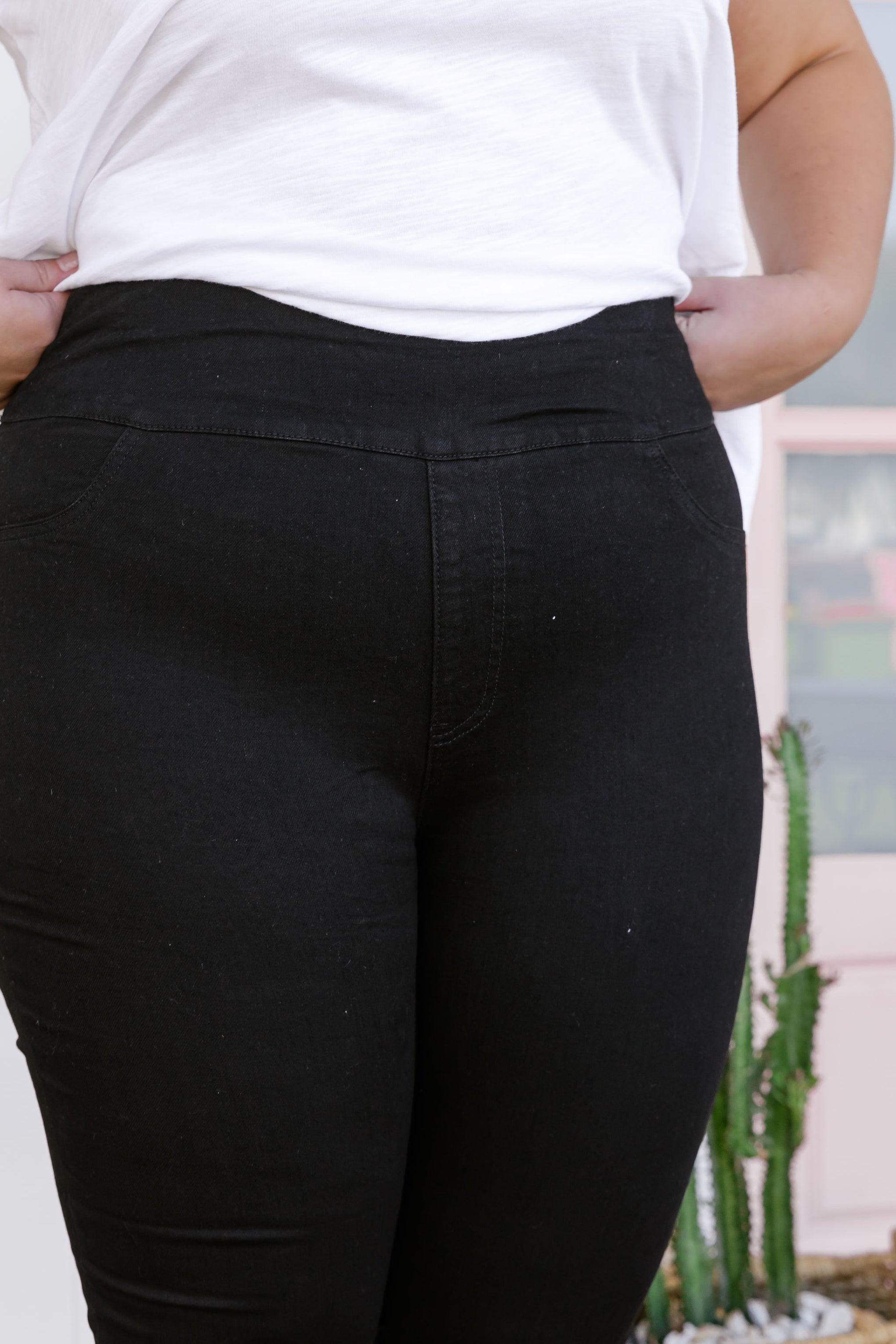 Corey Pull on Jeans in Black