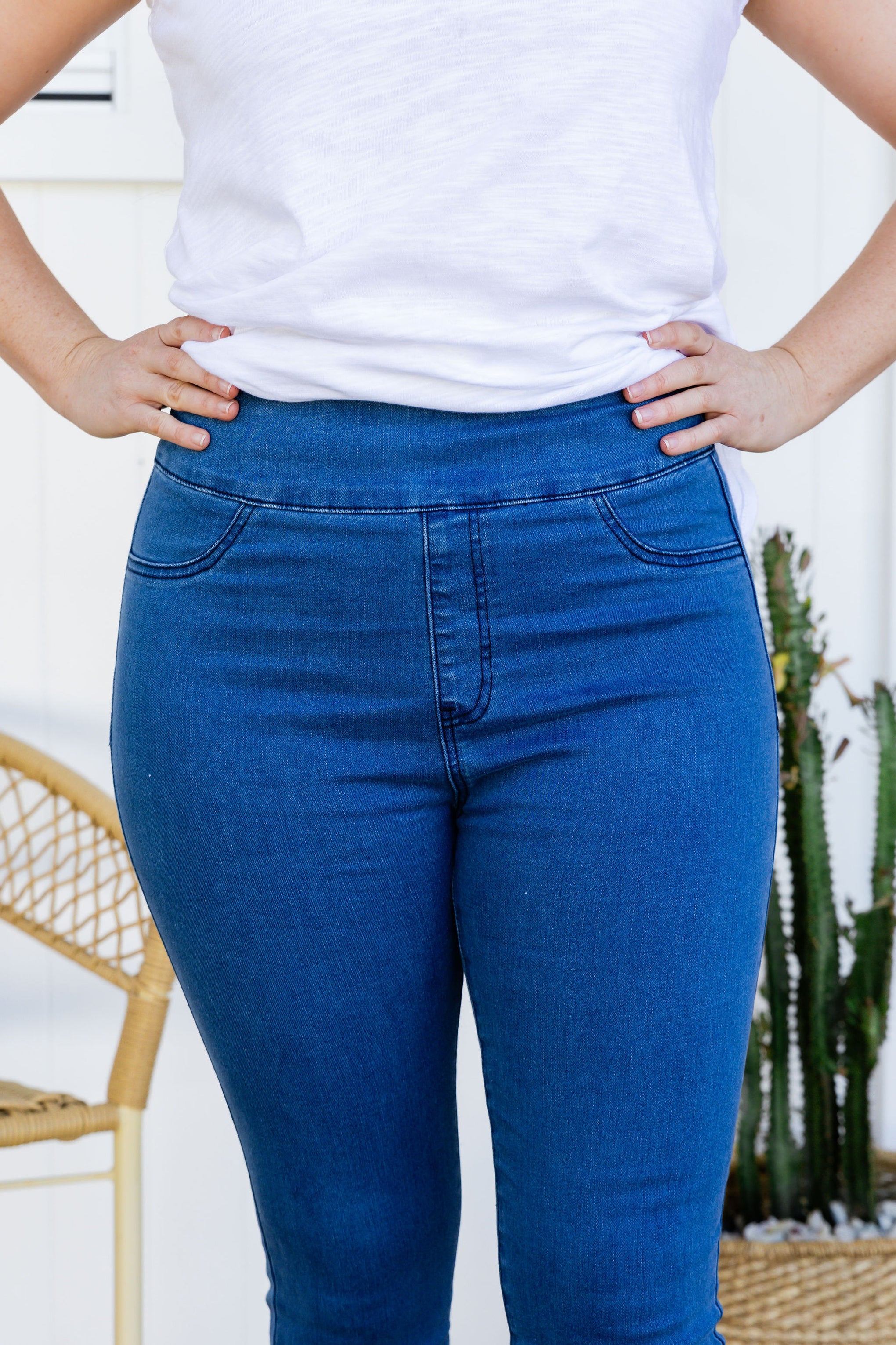 Corey Pull on Jeans in Mid Blue