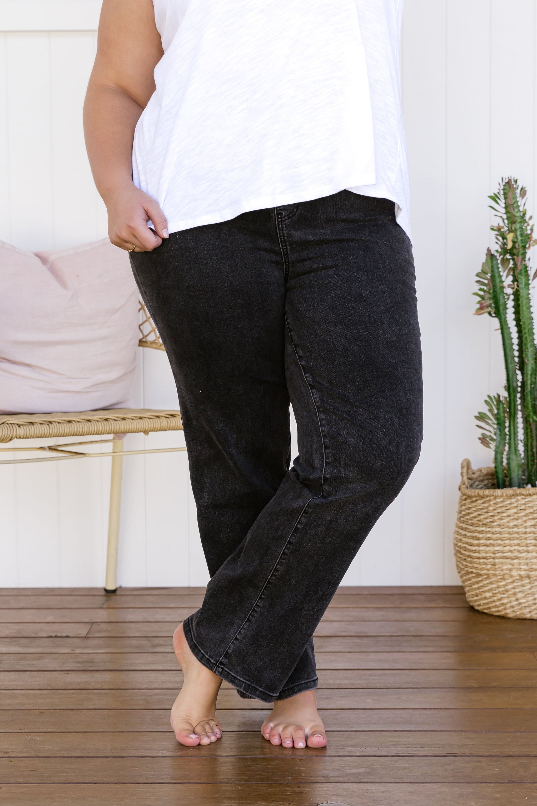 Lara Pull on Jeans in Vintage Black