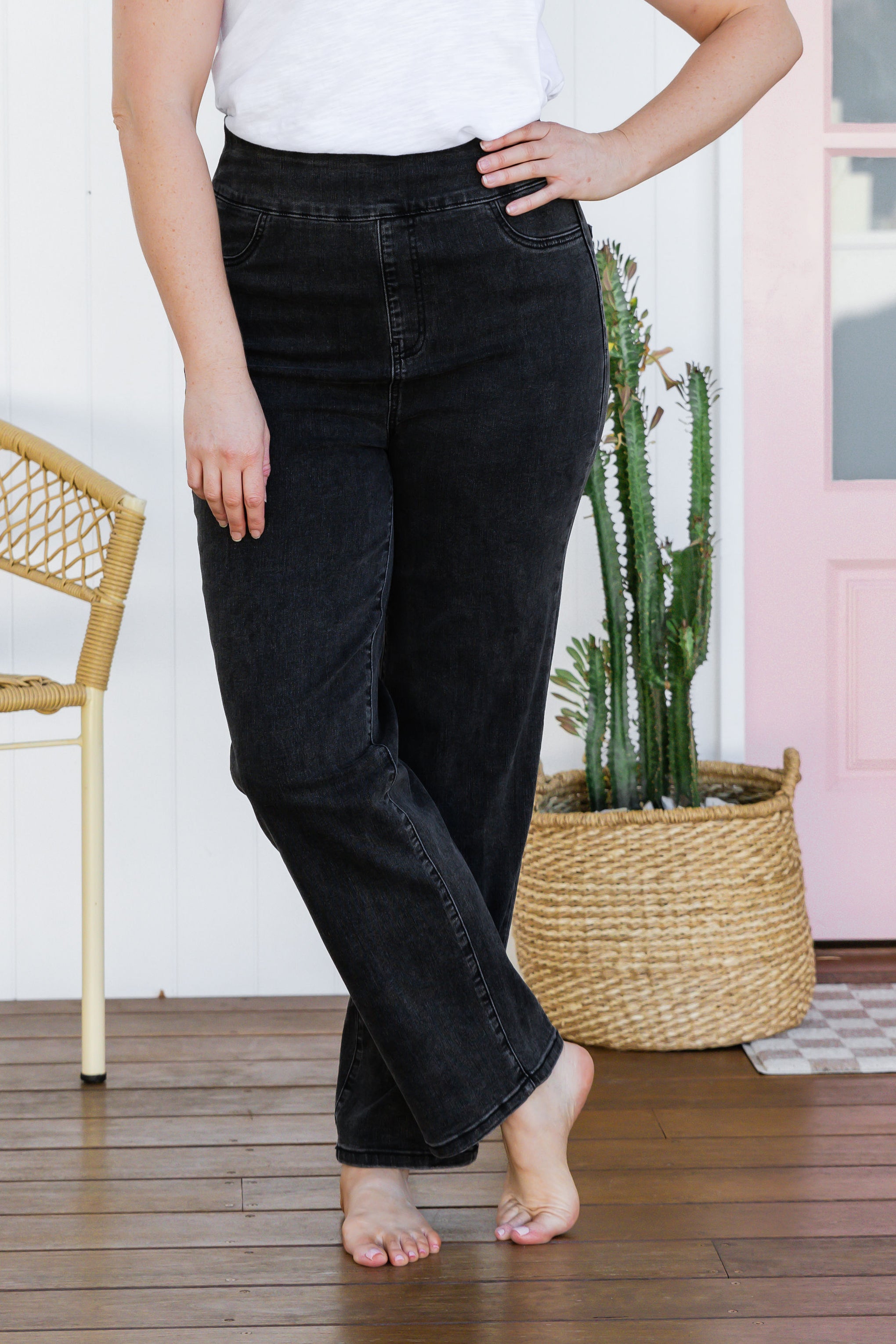 Lara Pull on Jeans in Vintage Black