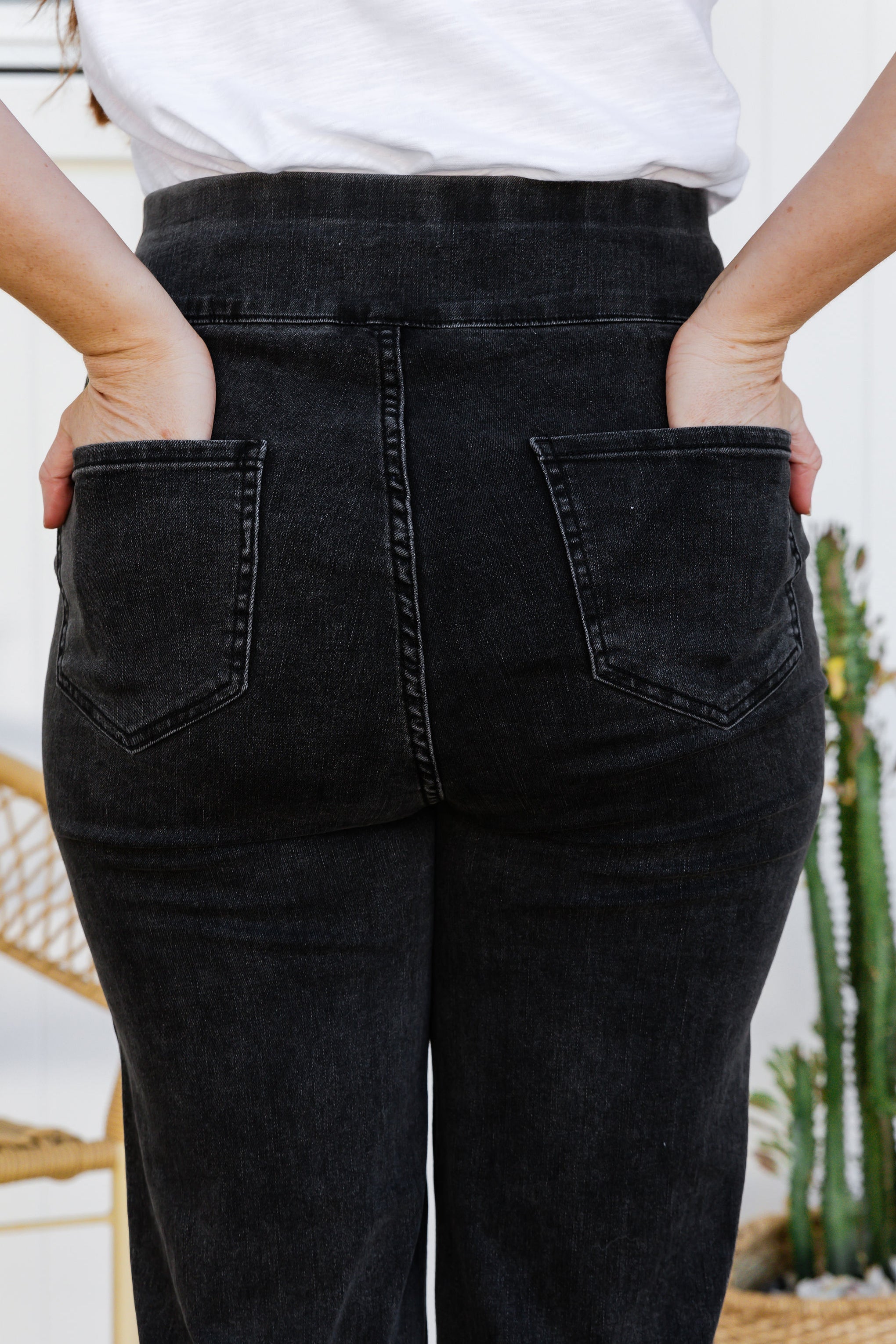 Lara Pull on Jeans in Vintage Black