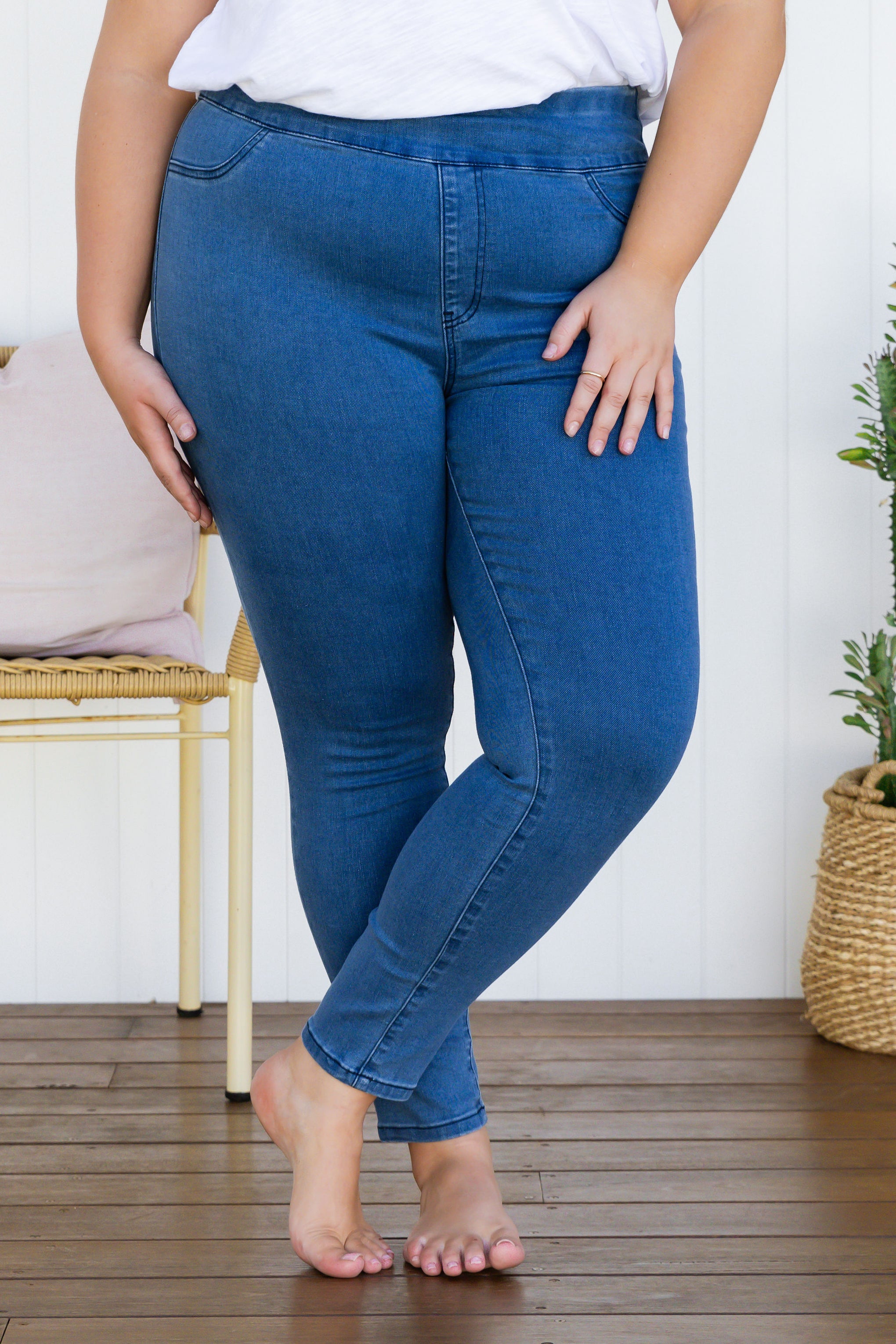 Corey Pull on Jeans in Mid Blue