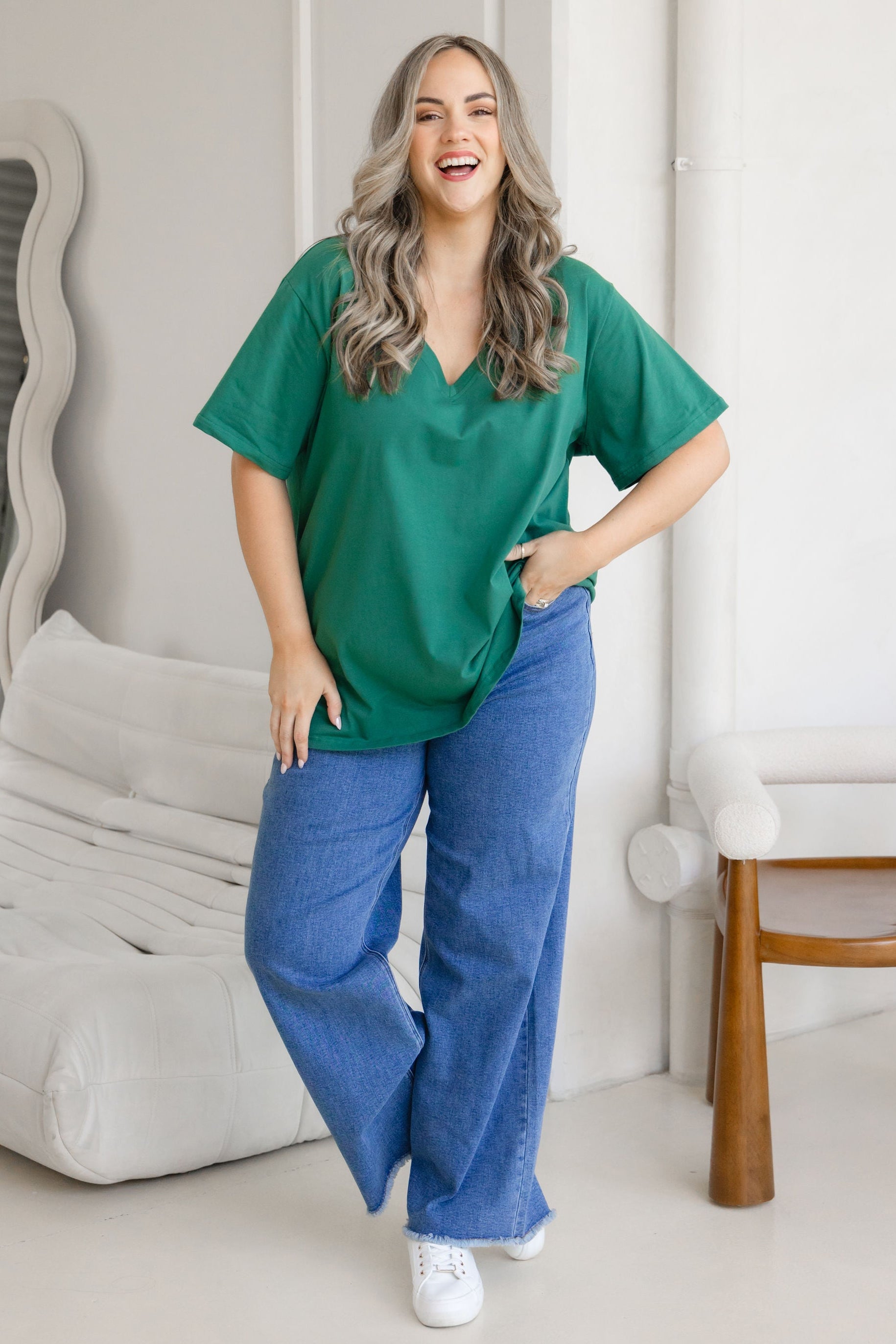 Relaxed V-Neck Tee in Emerald