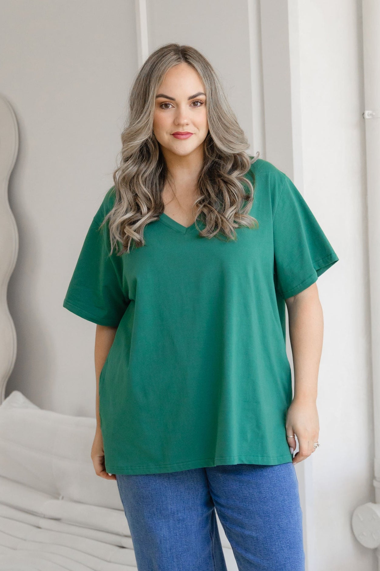 Relaxed V-Neck Tee in Emerald