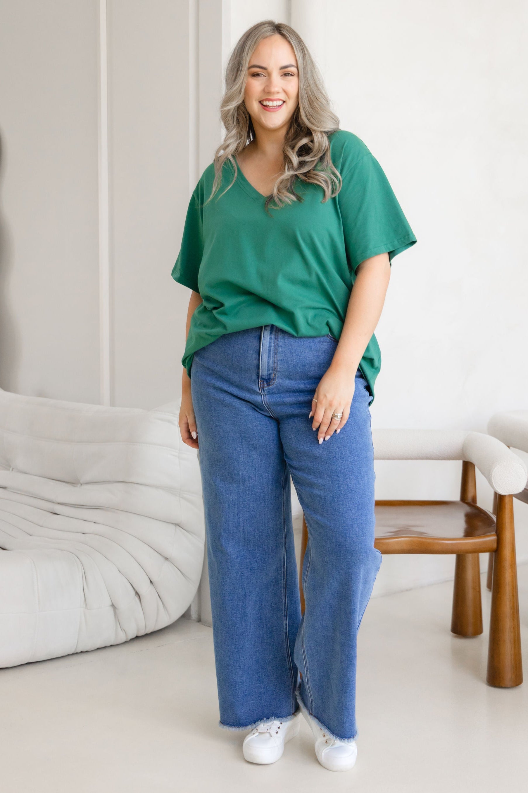 Relaxed V-Neck Tee in Emerald