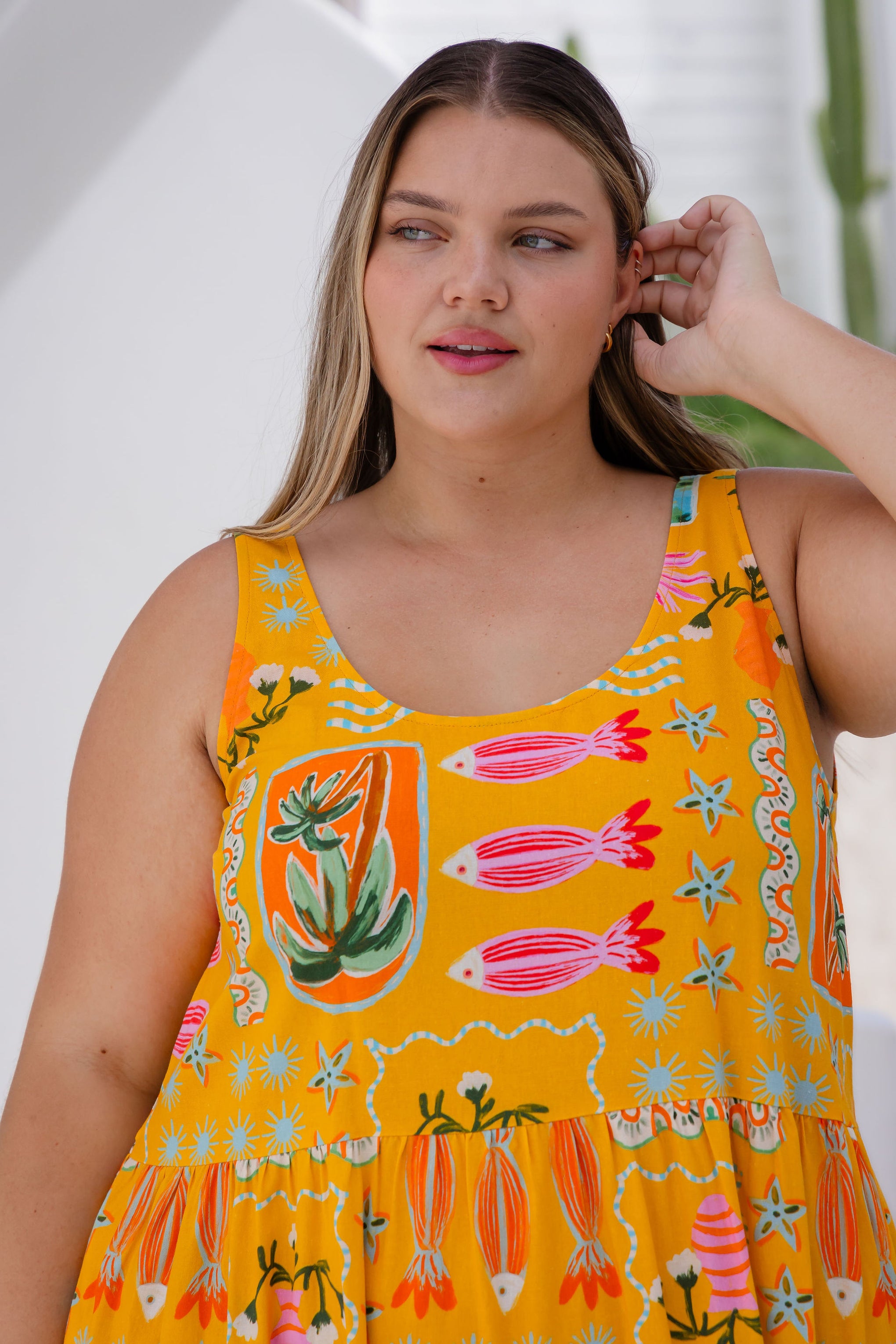 Tony Linen Blend Dress in Star Fish Fiesta