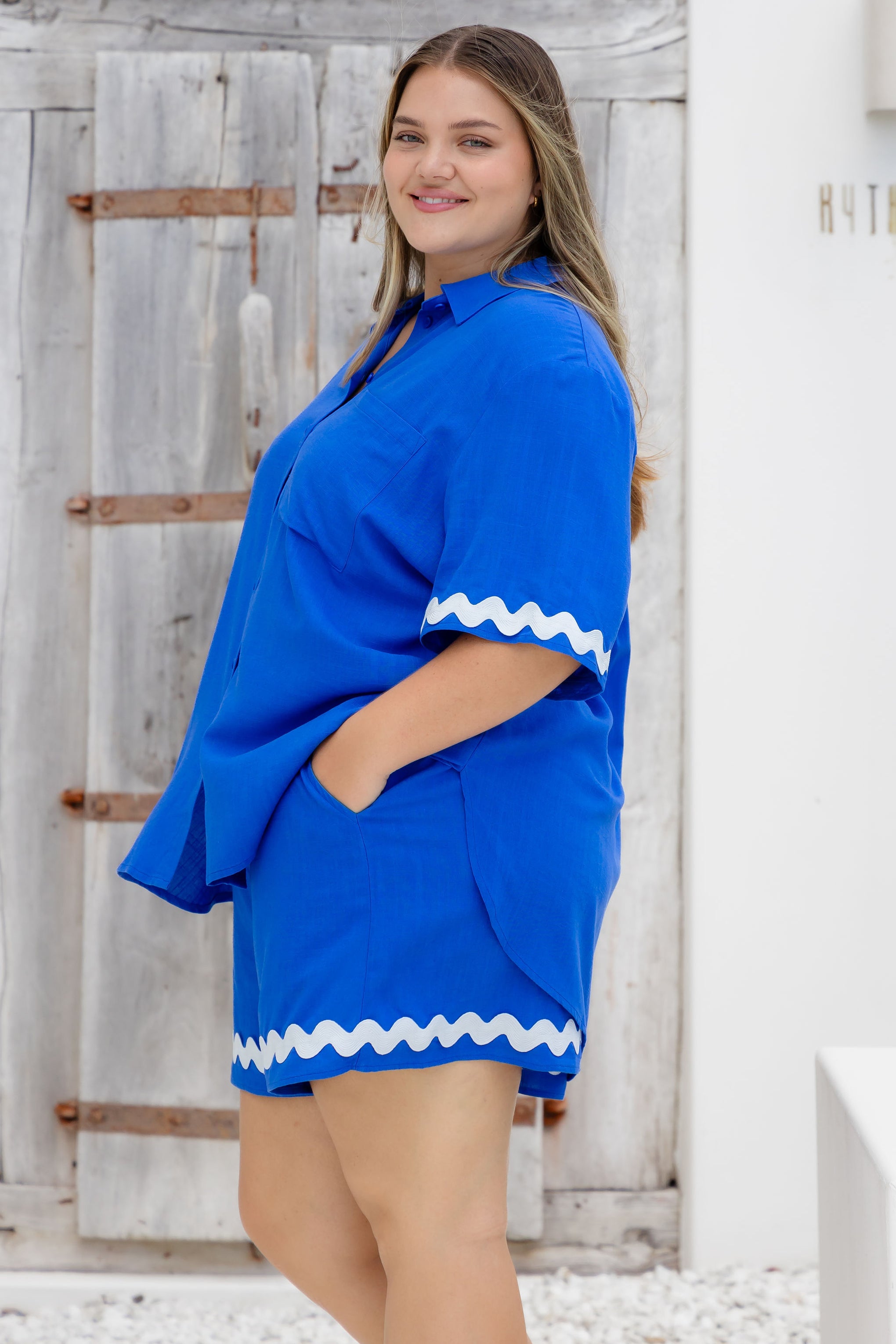 Harlow Linen Blend Shorts in Elemental Blue