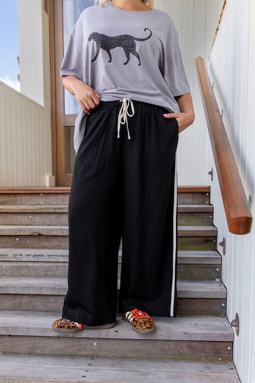 Side Stripe Linen Blend Pants in Black/Cream