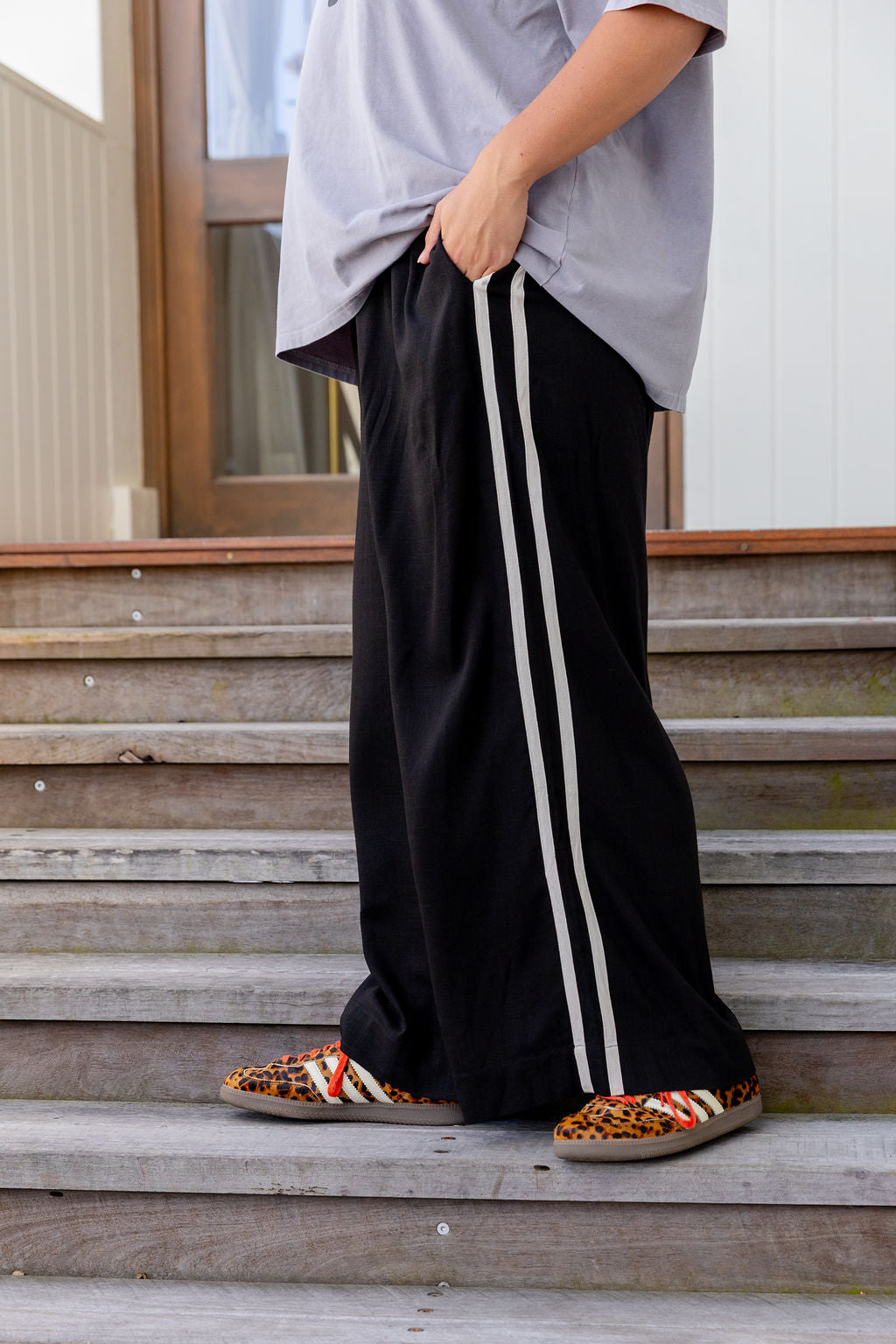Side Stripe Linen Blend Pants in Black/Cream