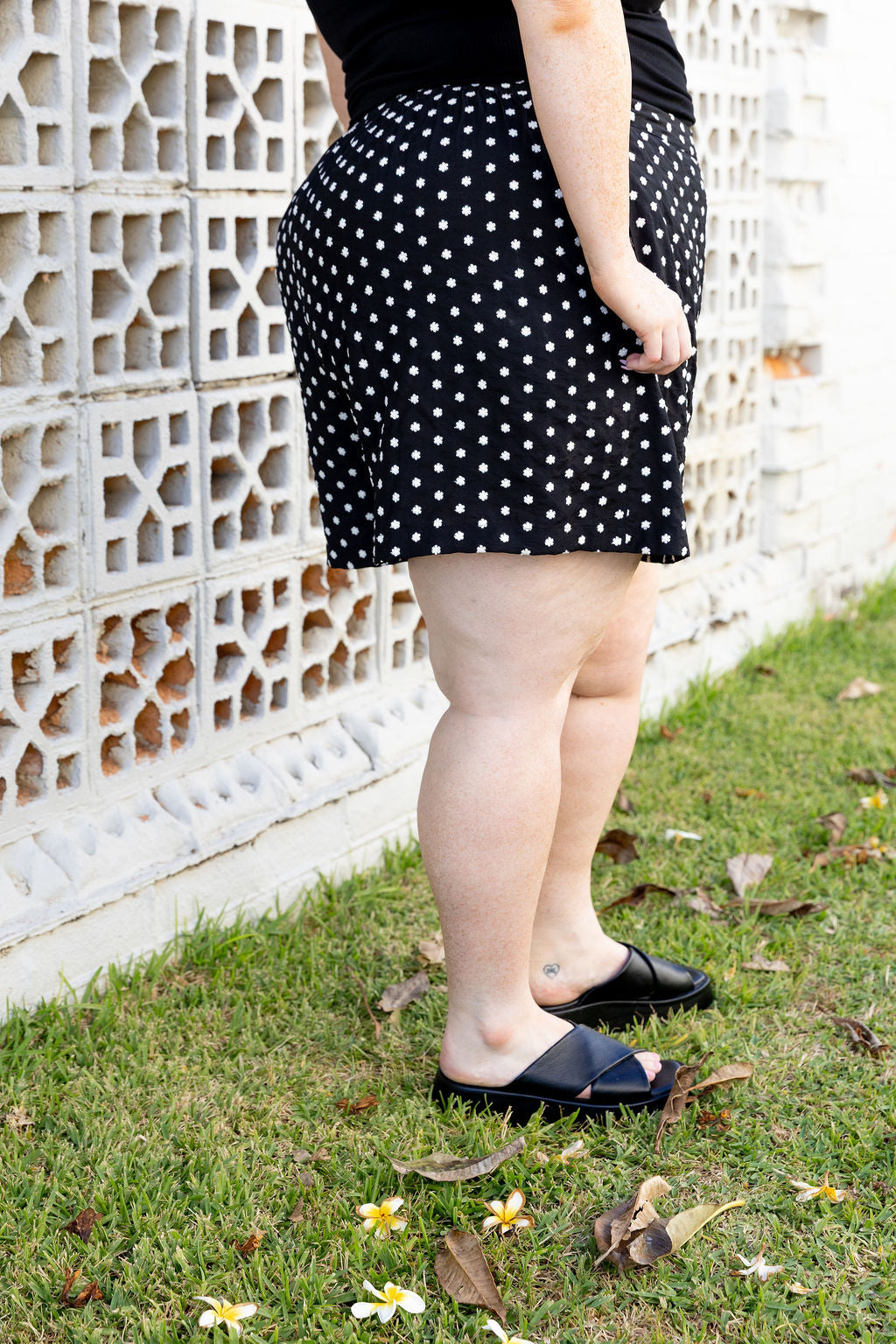 Samara Short in Embroidered Floral Dot