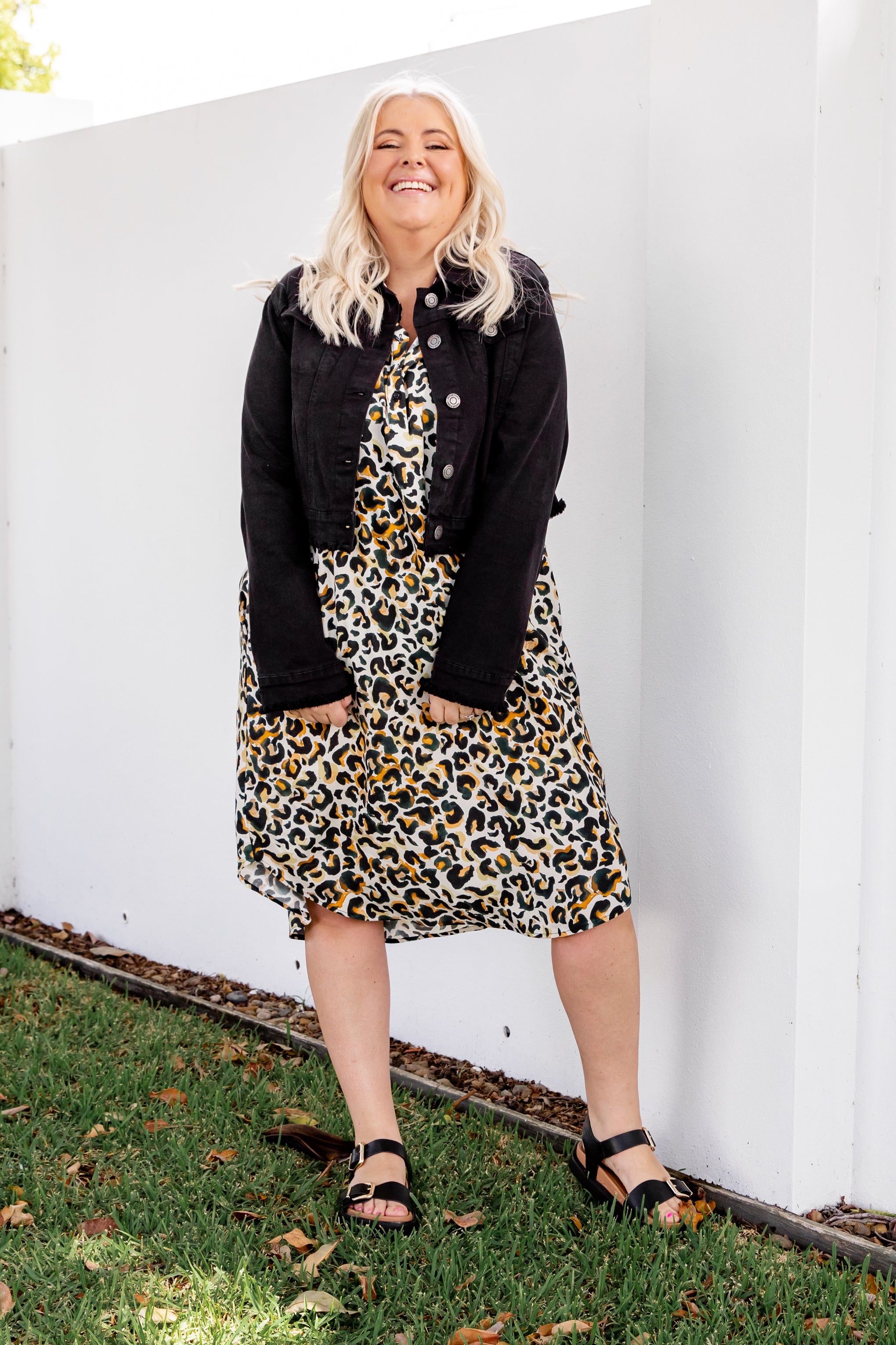 Kenzi Cropped Denim Jacket in Black