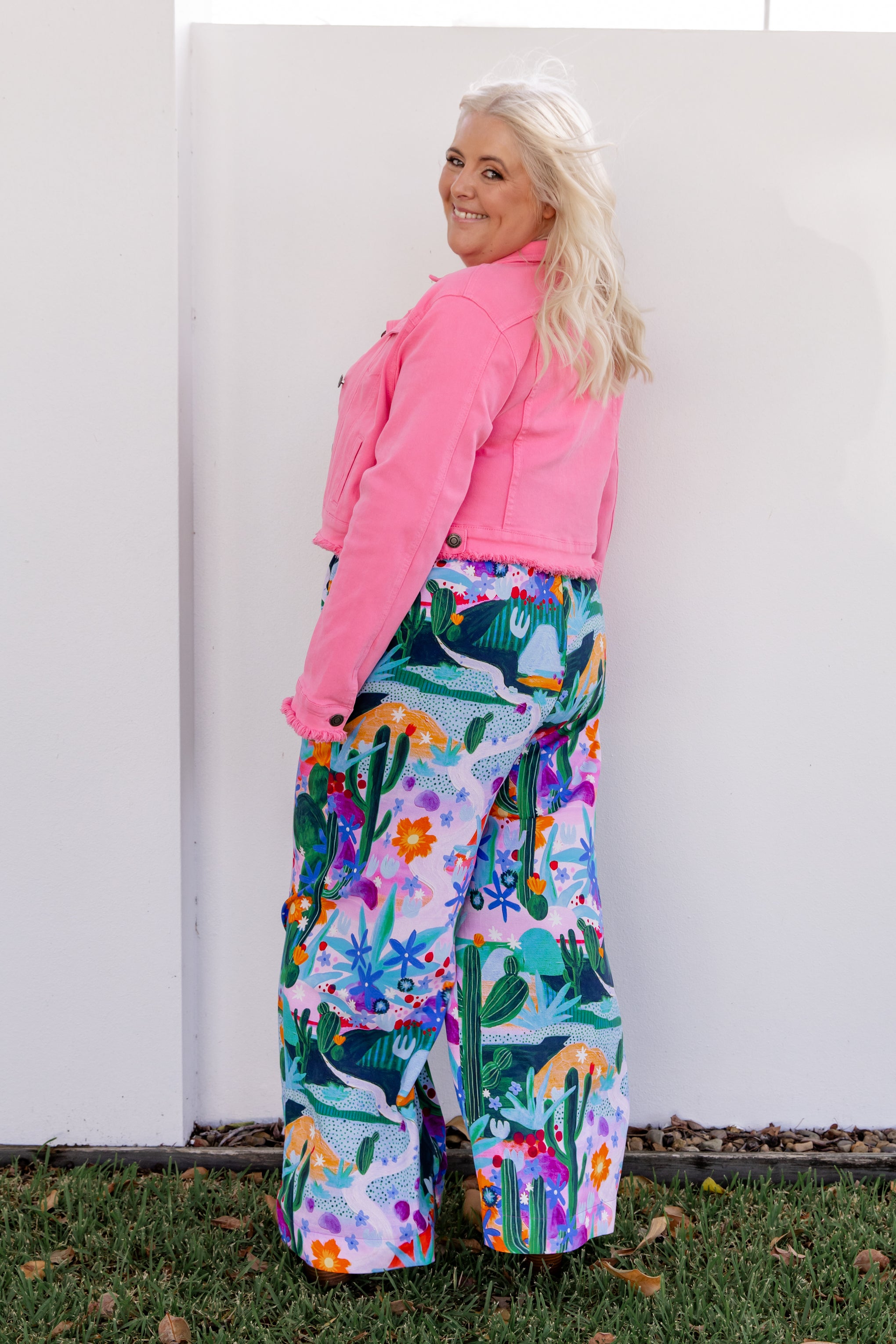Kenzi Cropped Denim Jacket in Pink